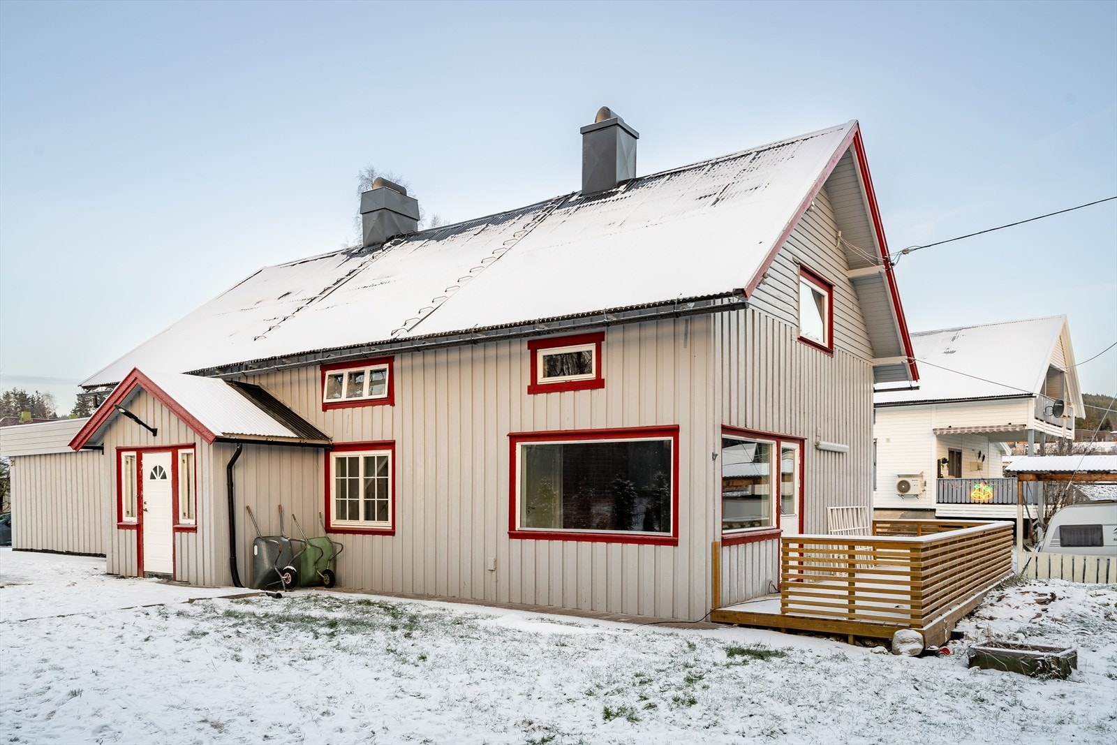 Eiendommen er fint plassert i et barnevennlig område, men kort vei til
alt
man trenger i hverdagen. Galleribilde