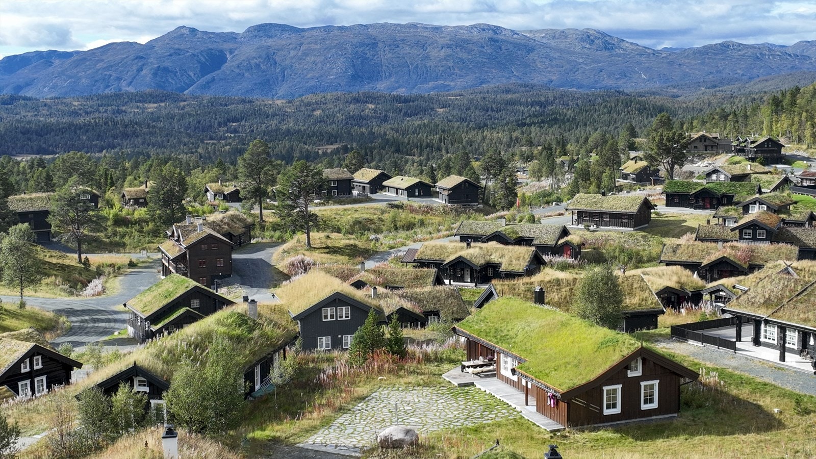 Velkommen til Holtardalen og en velholdt fritidsbolig med flott beliggenhet i godt etablert del av Holtar. Galleribilde
