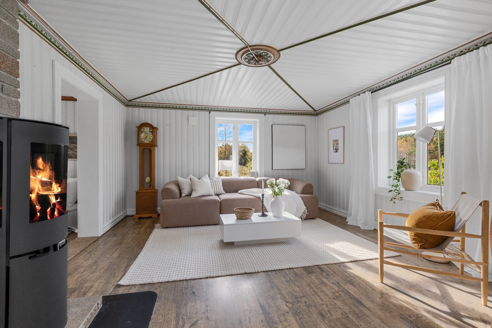 Det er montert peisovn i stua Galleribilde