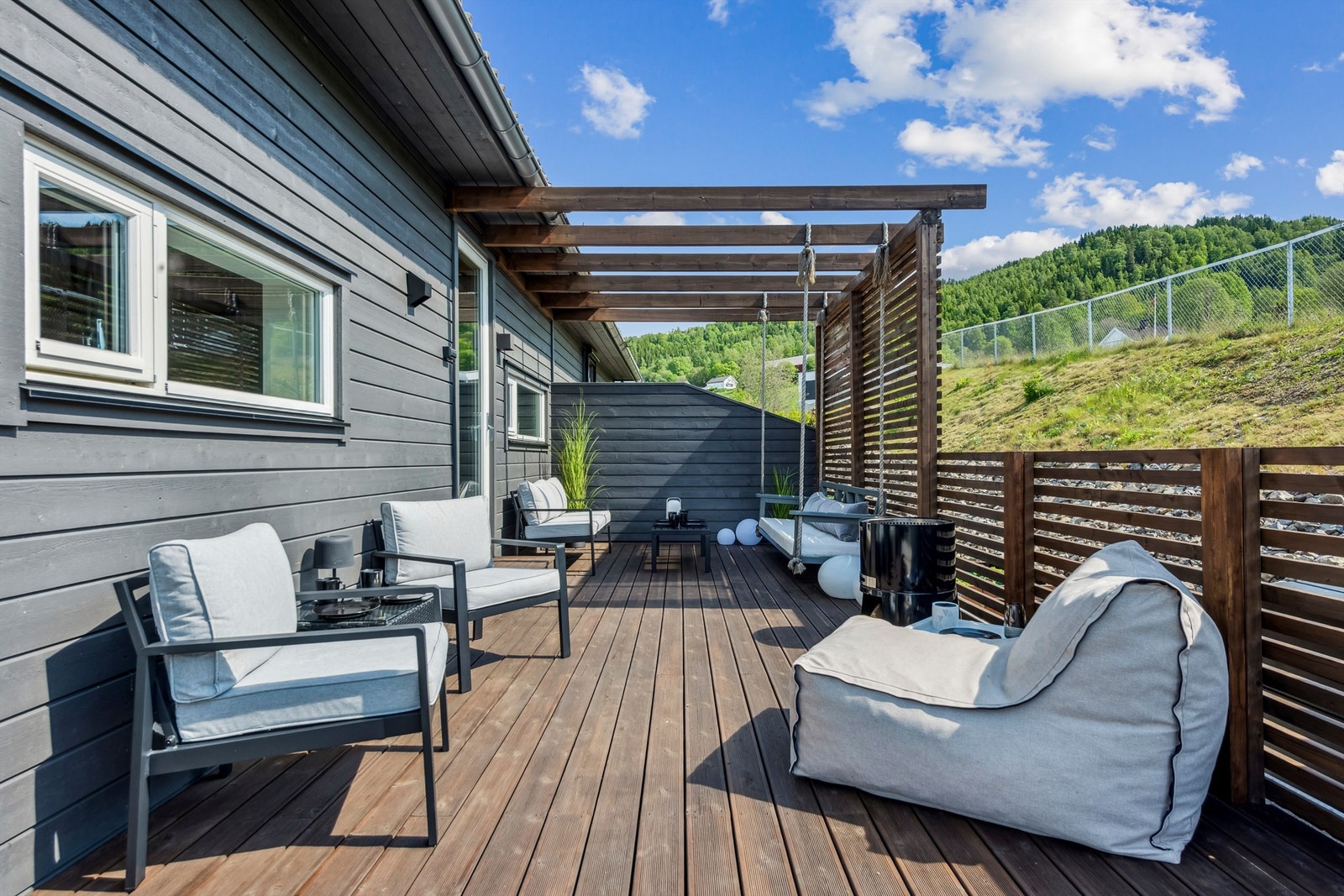 Herfra er det enkel adkomst videre ut i hagen. Galleribilde