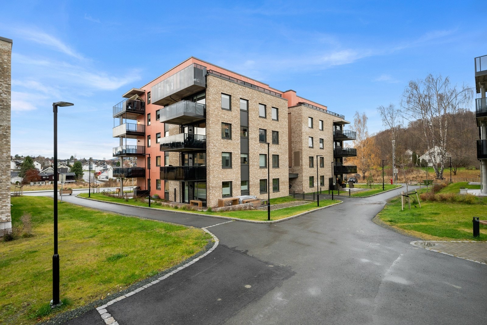 Velkommen til Keiseråsvegen 8 - en lys og moderne 2-roms selveierleilighet i byggets 1. etasje. Galleribilde