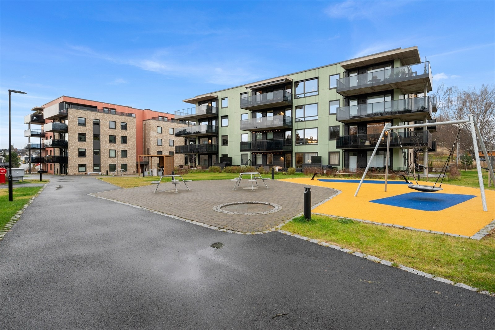 Her bor du i et nytt og populært boligområde med gangavstand til kollektivtransport, dagligvarebutikk og gode turmuligheter. Galleribilde