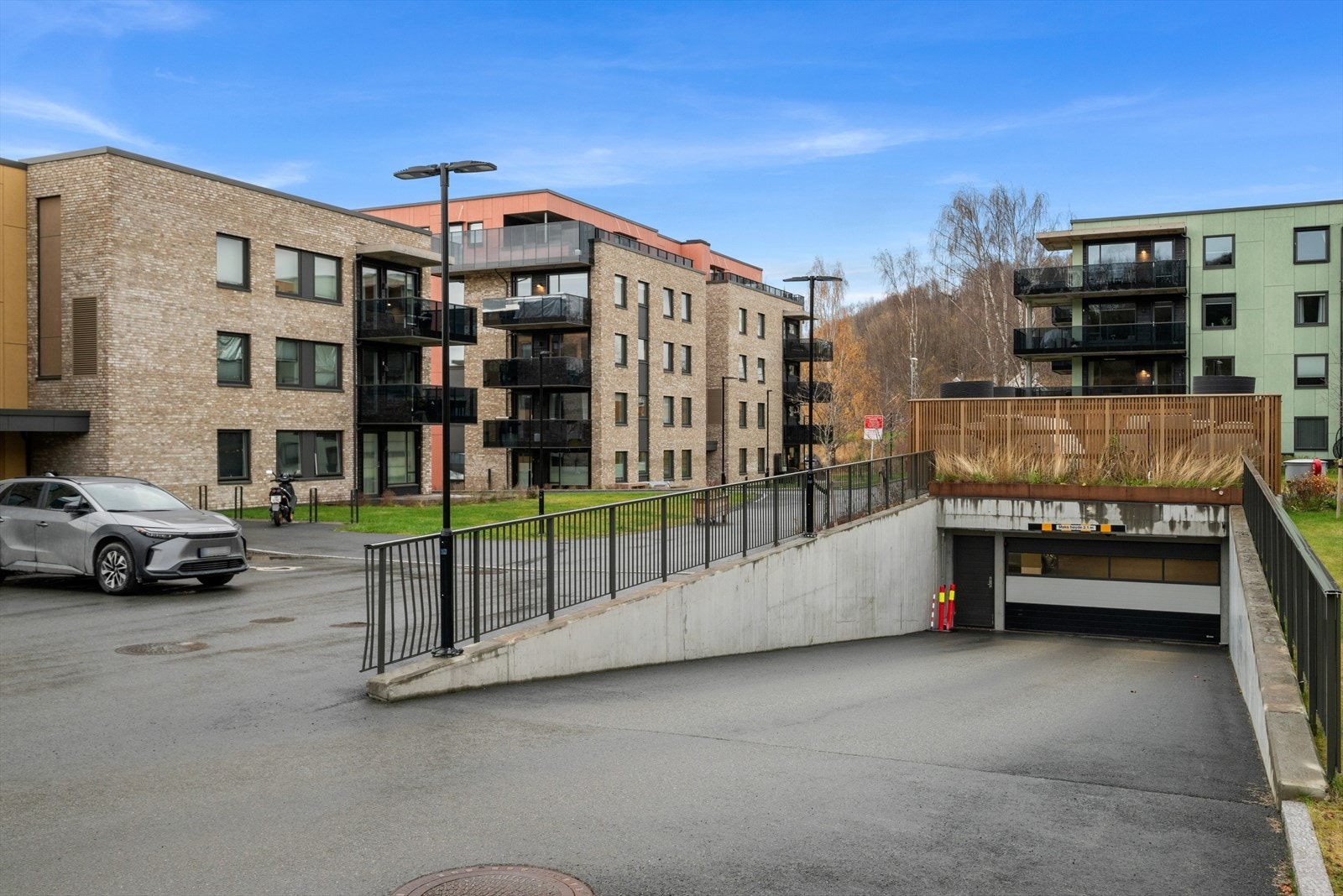 Det er mulighet for å kjøpe parkeringsplass i parkeringskjeller gjennom utbygger JM. Galleribilde