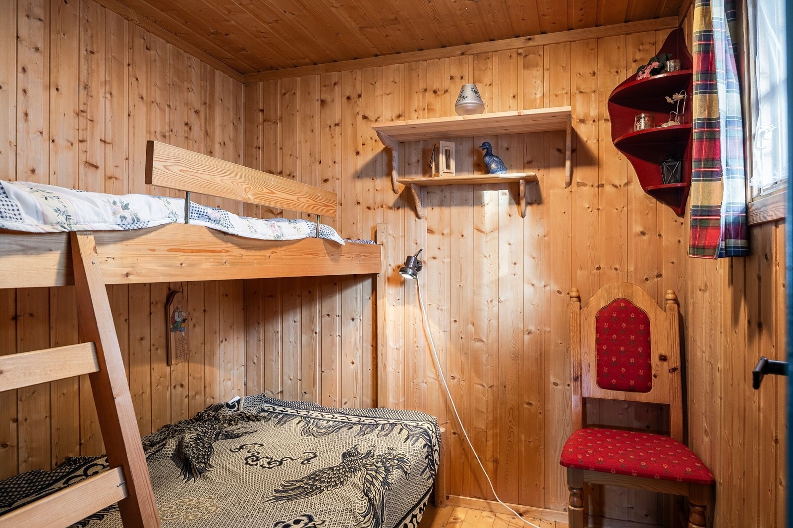 Det andre soverommet er innredet med familikøye. Galleribilde