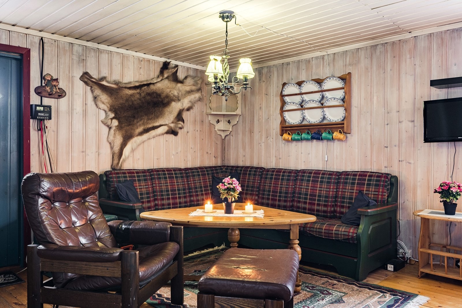 Det er ikke innlagt vann og avløp på hytta. Montert solcellepanel i 2024. Galleribilde