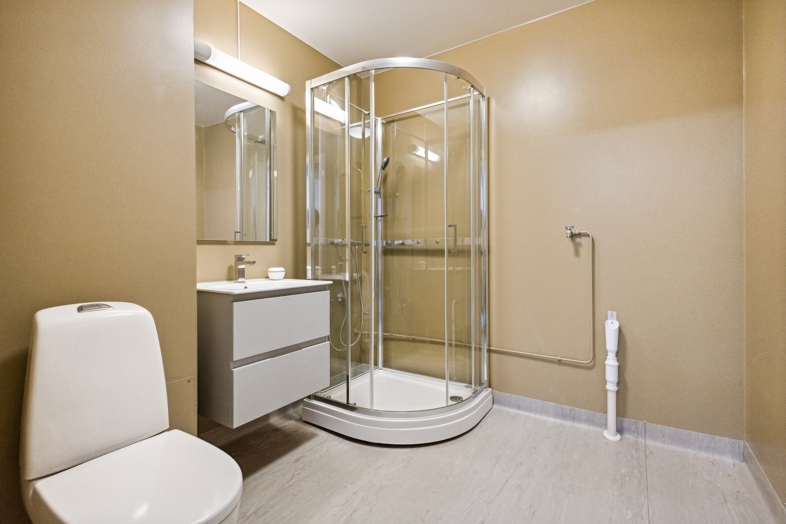 Bad med opplegg for vaskemaskin. Galleribilde