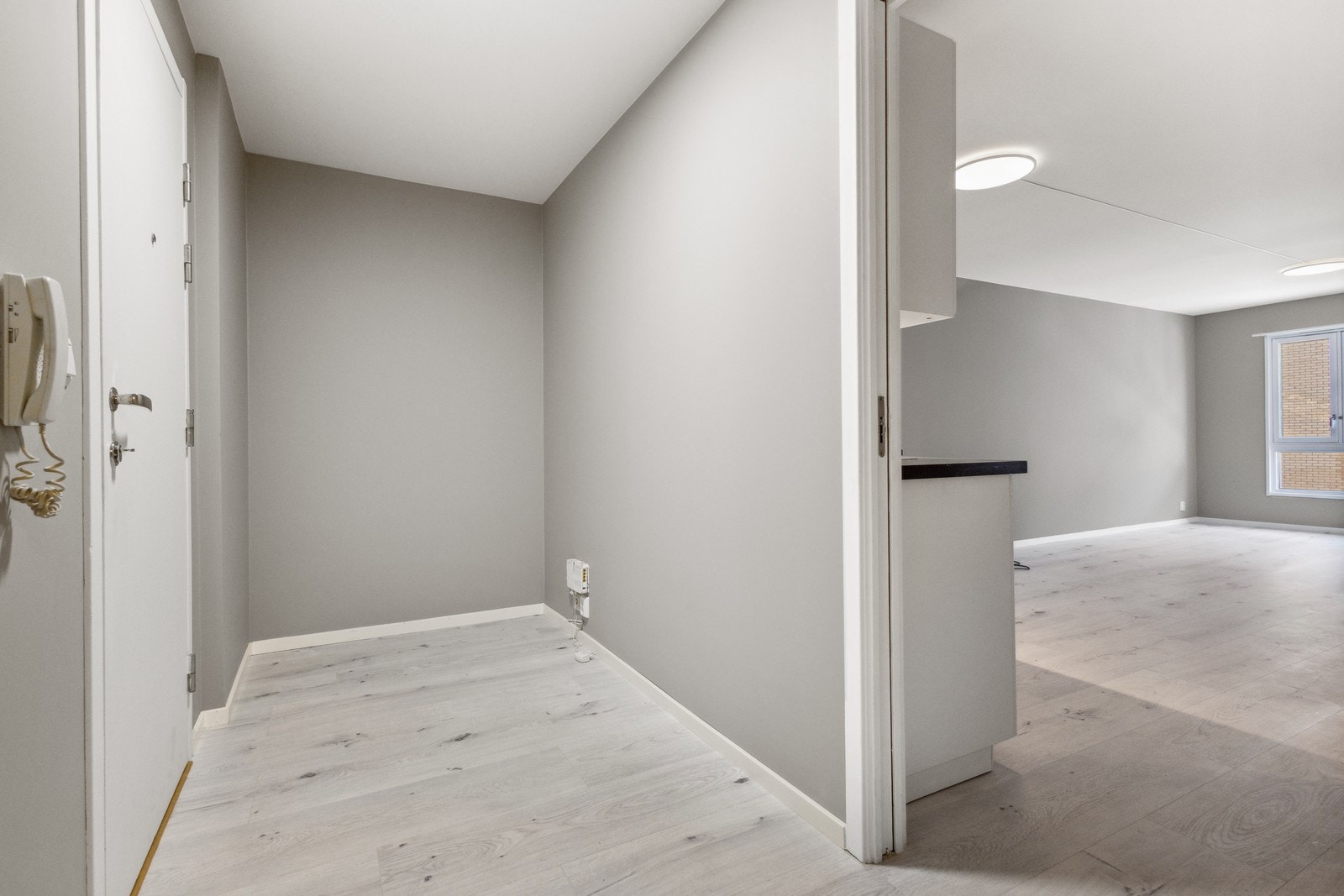 Entrè med god plass til klær og sko. Galleribilde