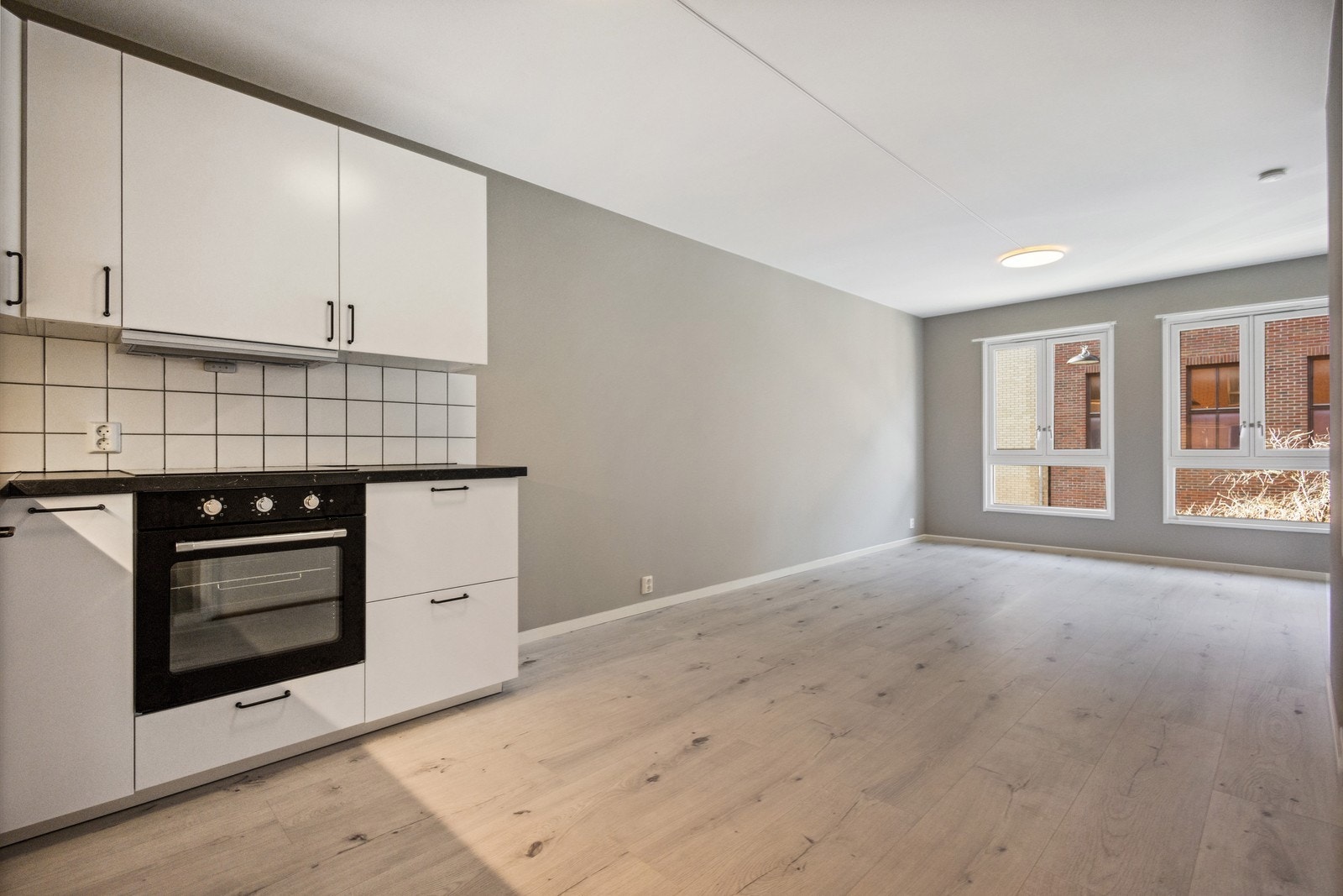 Integrert komfyr og oppvaskmaskin. Galleribilde