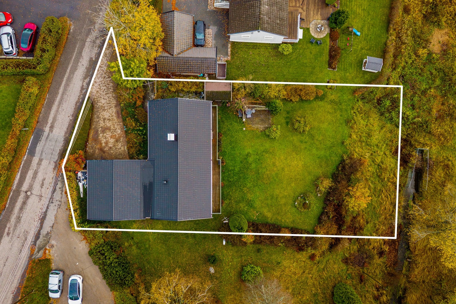 Stor tomt på 1,3 mål og en attraktiv beliggenhet mange ønsker seg Galleribilde