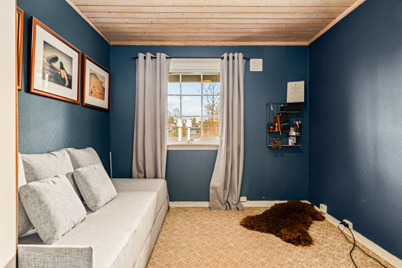 Soverommet kan eventuelt benyttes som ekstra tv-stue, kontor eller hobbyrom Galleribilde