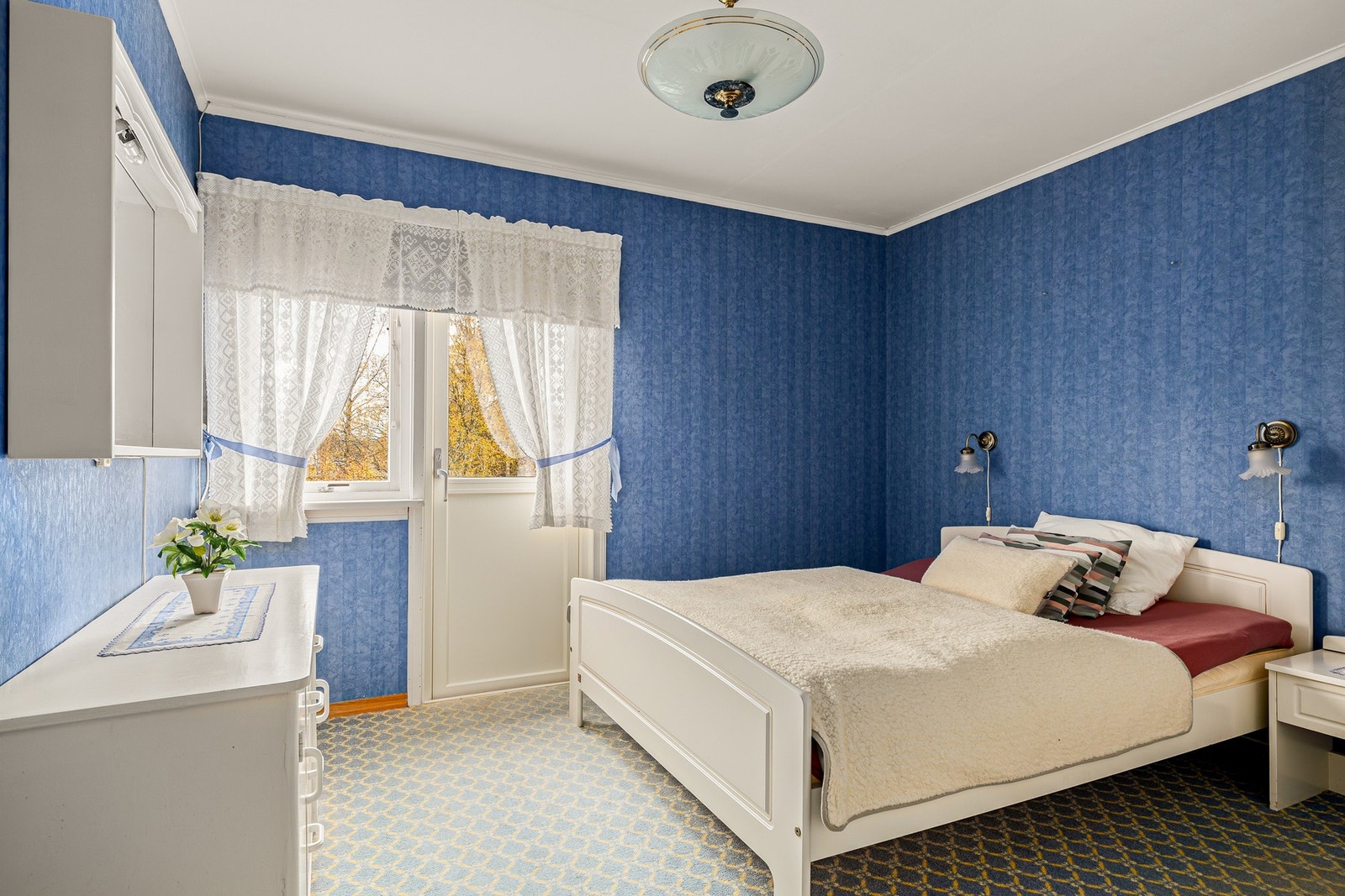 Hovedsoverom m/ utgang til balkong Galleribilde