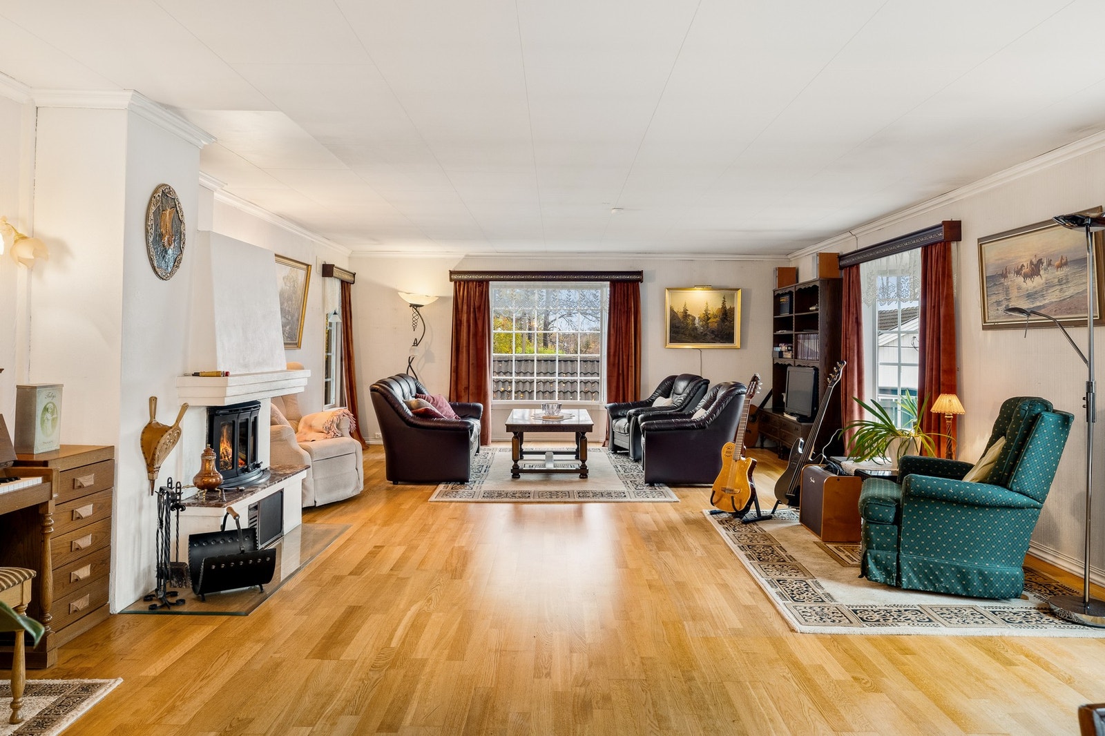 God plass med lyse og åpne rom Galleribilde