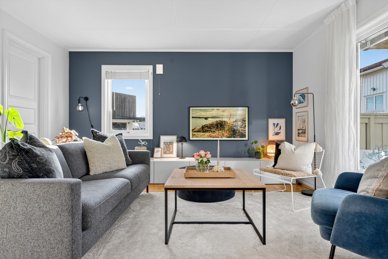 Stuen får mye fint lysinnslipp Galleribilde