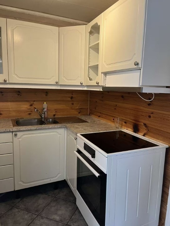 Kjøkken med hvitevarer Galleribilde