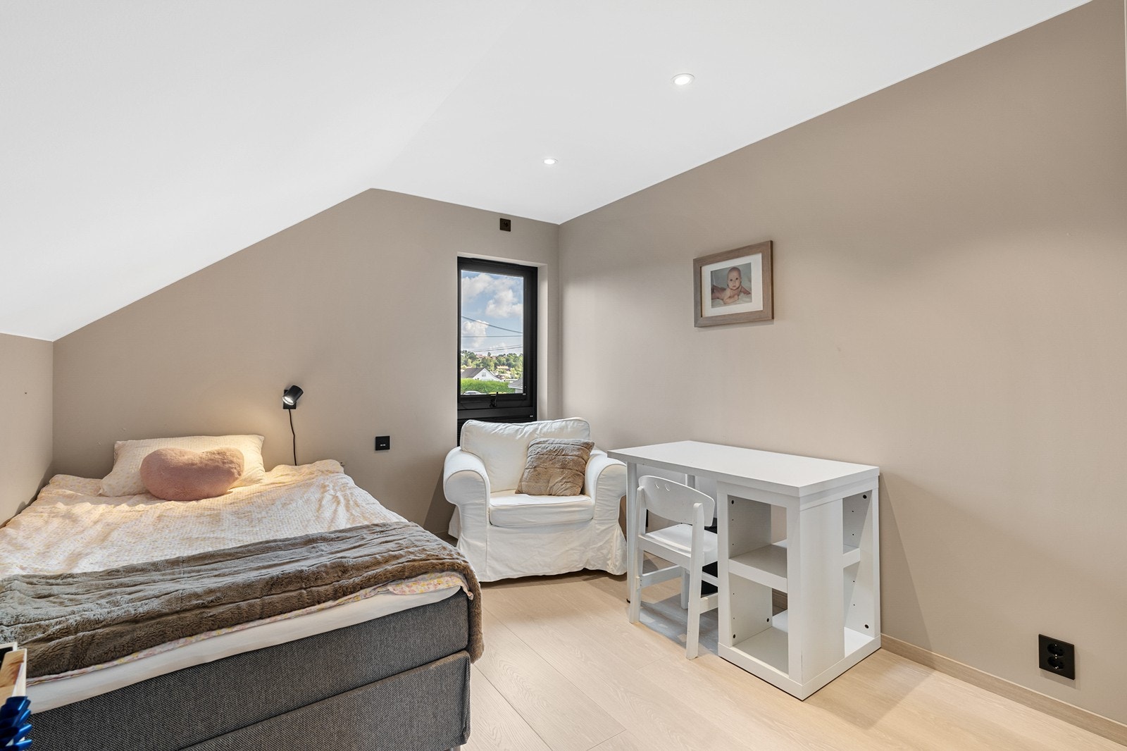 Har du ikke behov for seks soverom kan det ene brukes som for eksempel gjesterom, hobbyrom eller kontor. Galleribilde