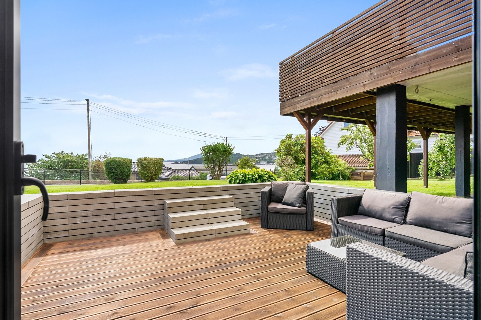 Utgang til et herlig uteområde. Galleribilde