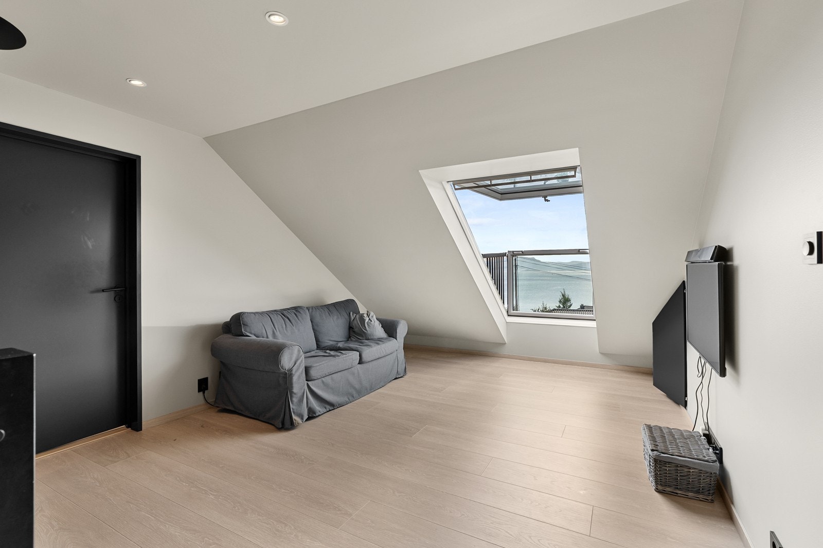 Koselig loftstue. Galleribilde