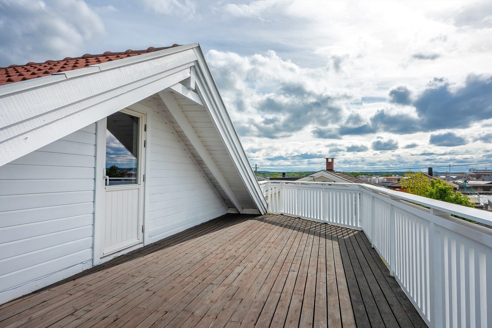 Veranda mot sør med fine solforhold store deler av dagen Galleribilde