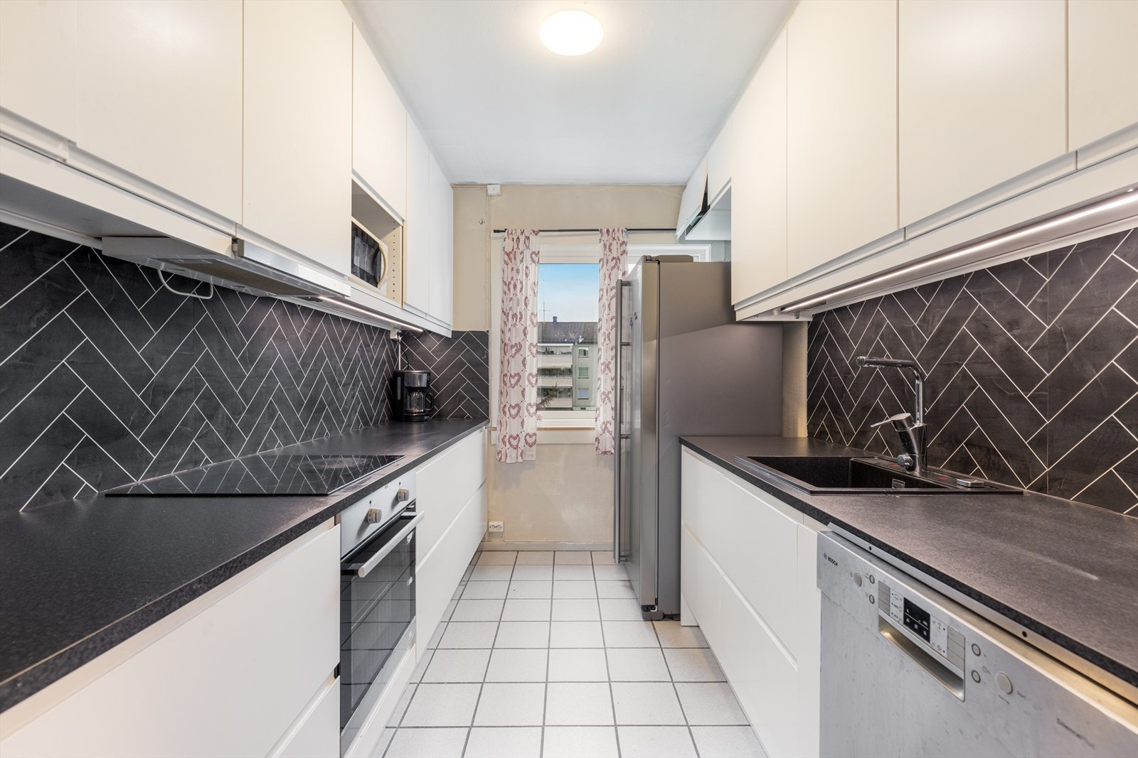 Kjøkken er pusset opp i 2023 med innredning fra Epoc. Galleribilde