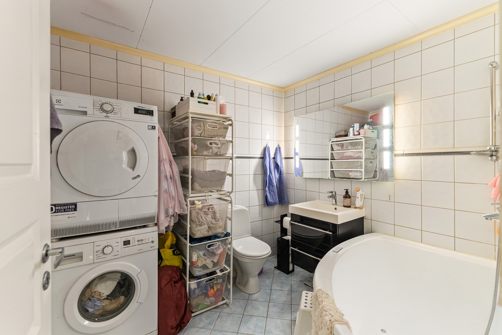 Bad i underetasjen/kjeller tilhørende hybel. Galleribilde