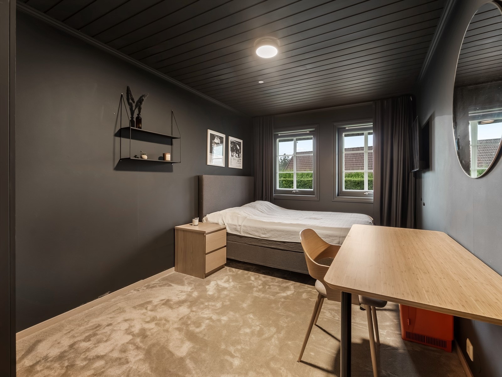 Soverom 4 av 6 ligger i underetasjen. Galleribilde