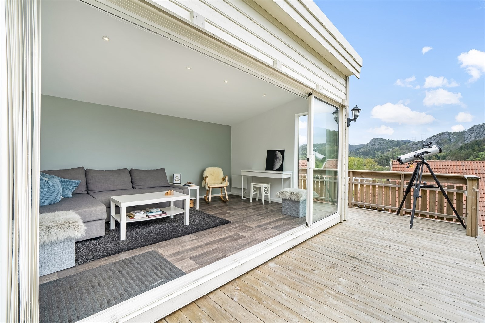 Hagestuen er en trivelig stue som er isolert og har innlagt strøm. Galleribilde