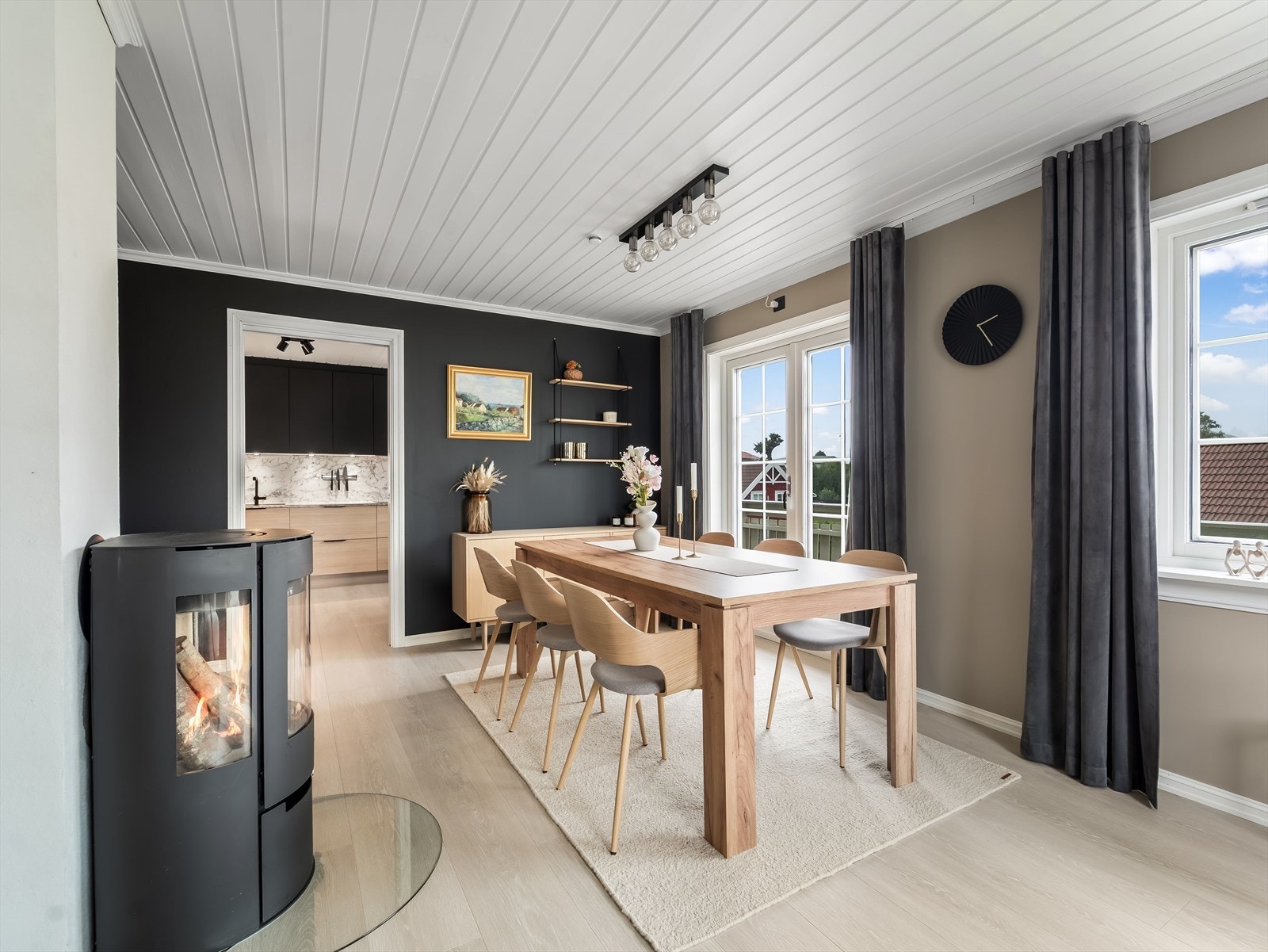 Adkomst til kjøkkenet fra stua. Galleribilde