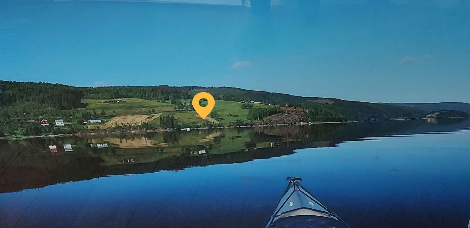 Flott område for kajakk og sjøaktiviteter. Tomtefeltet markert. Galleribilde