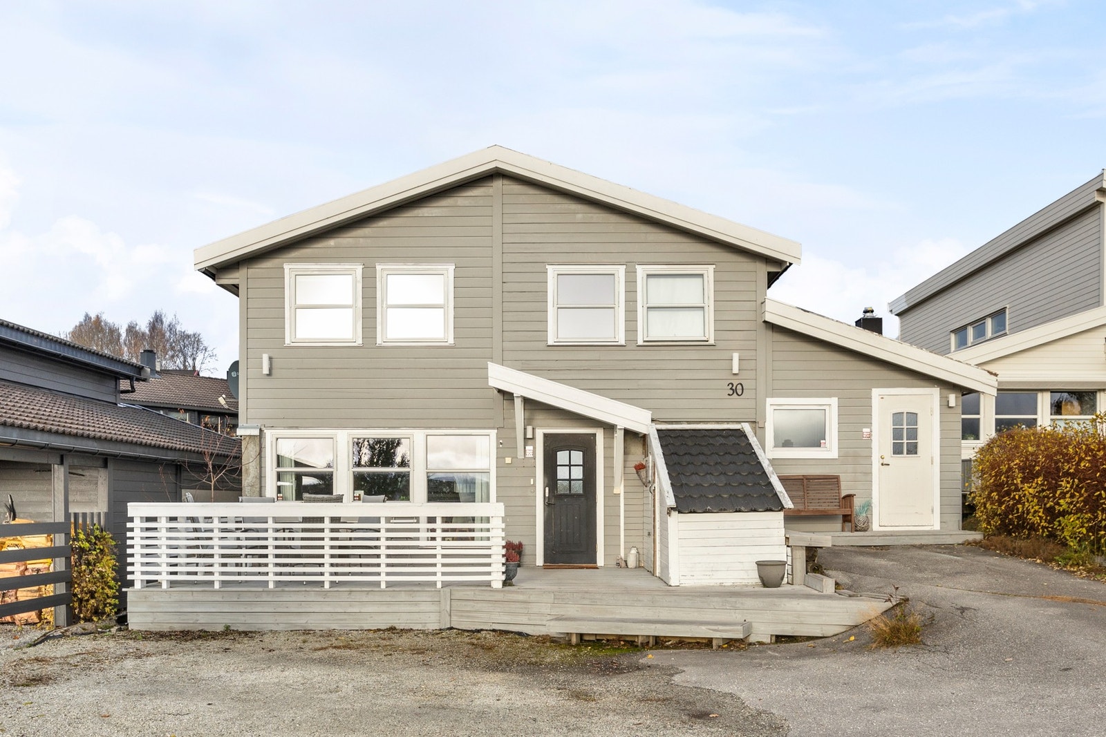 Barnevennlig beliggenhet med rusleavstand til barnehage, barneskole og fotballanlegg Galleribilde