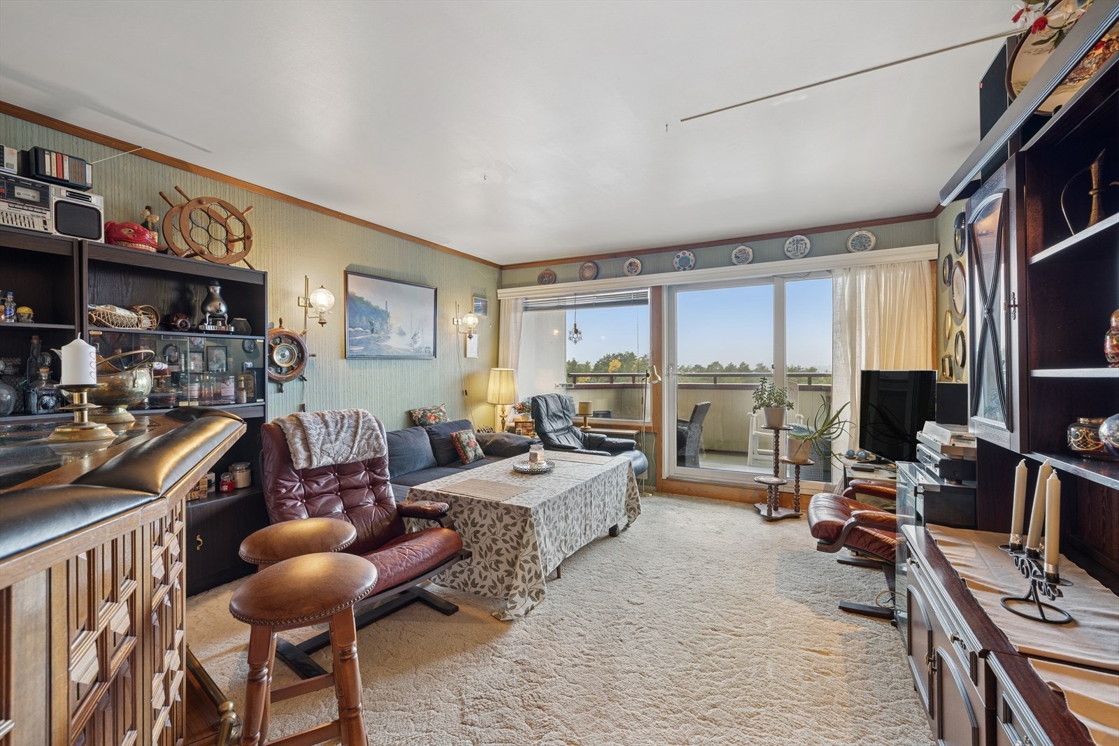 Direkte adkomst til vestvendt balkong fra stuen. Galleribilde