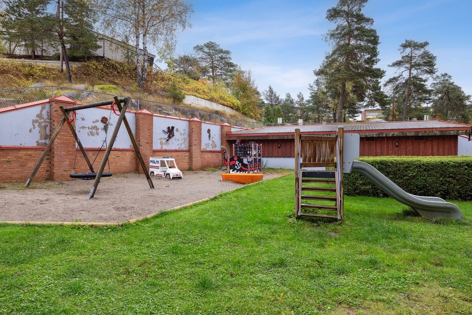 Lekeplass rett utenfor døren. Galleribilde