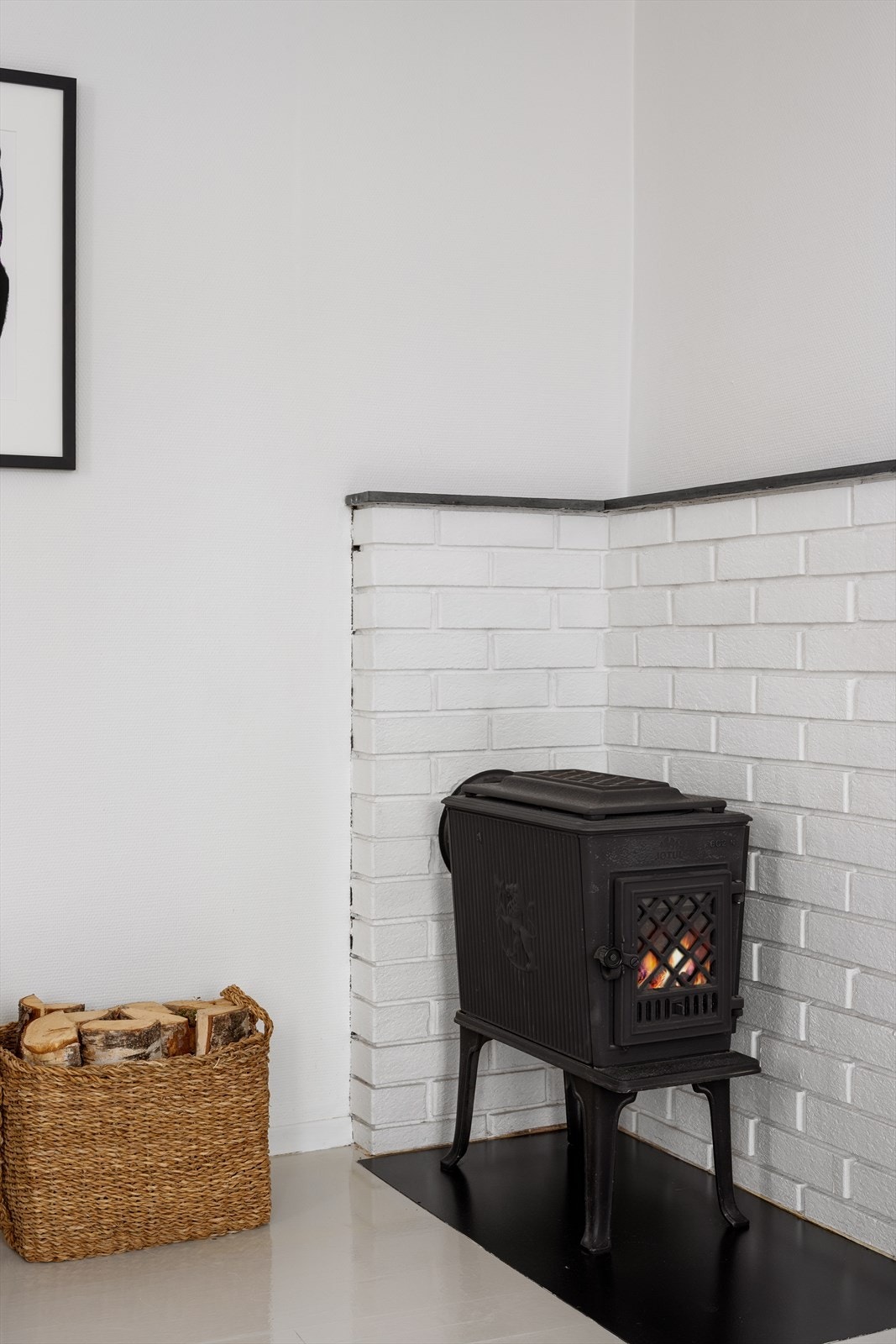 Vedovn i stuen. Galleribilde