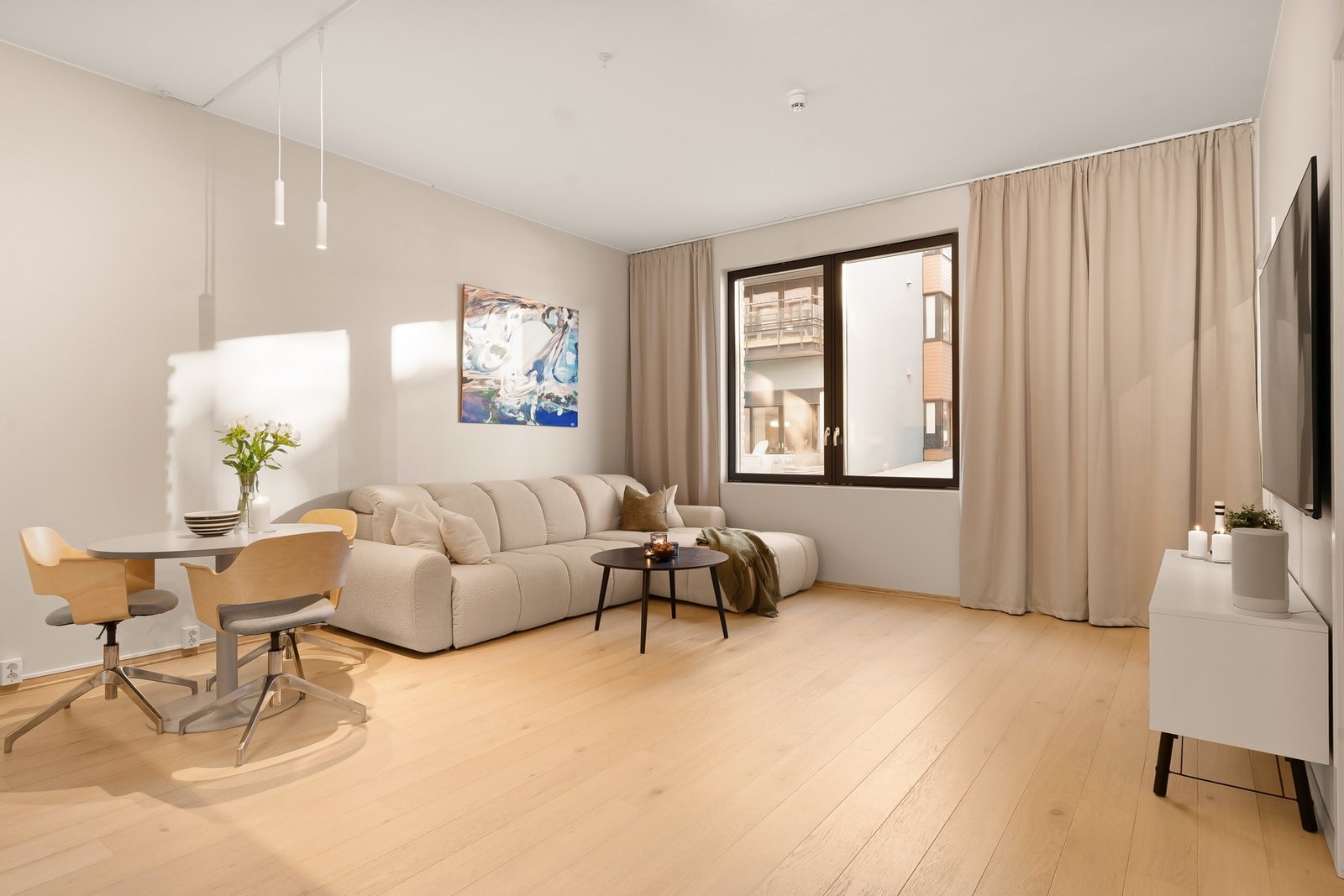 Det er lagt parkett på alle gulv, samt vannbåren varme for ekstra komfort Galleribilde