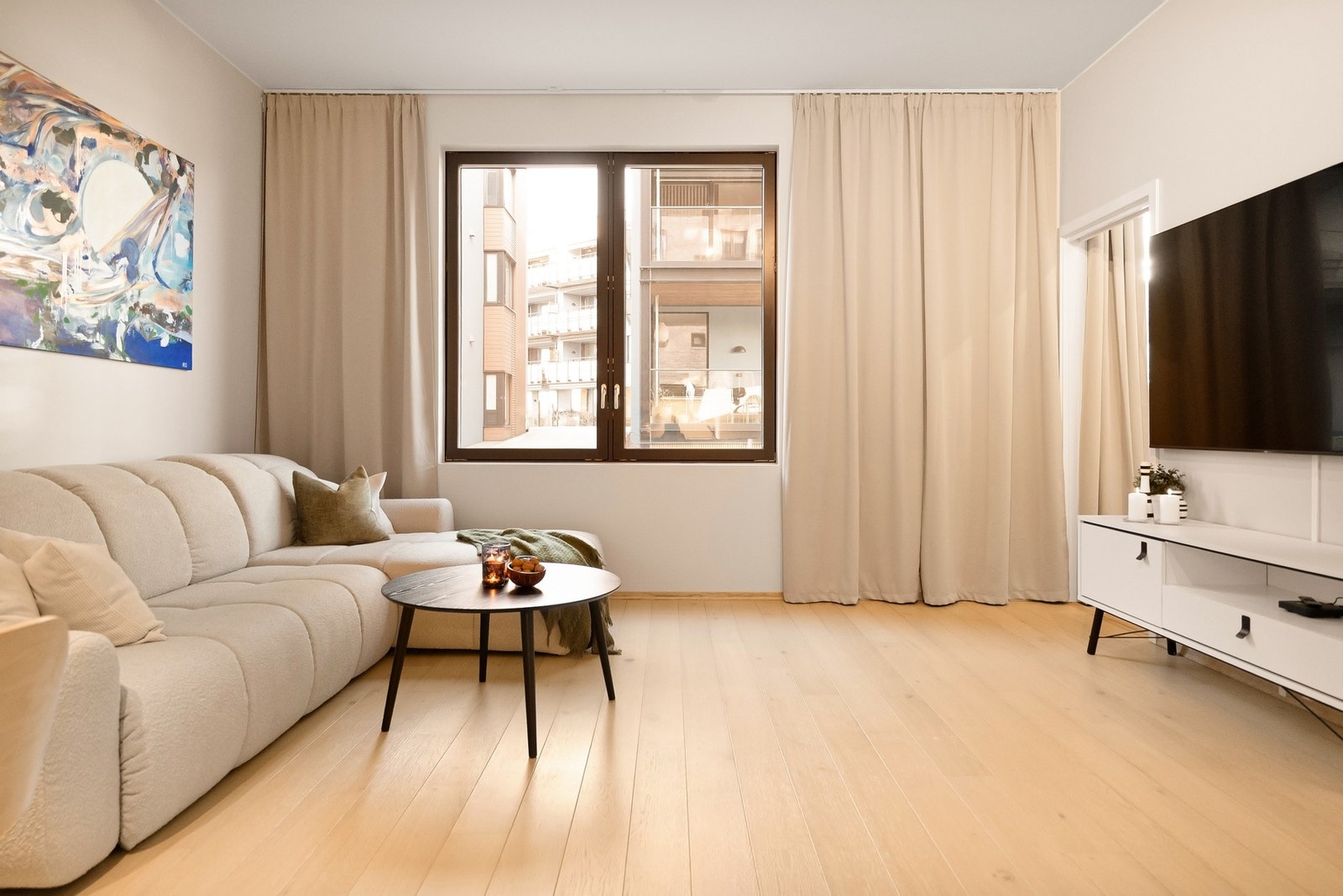 Vinduet sørger for godt med naturlig lysinnslipp Galleribilde