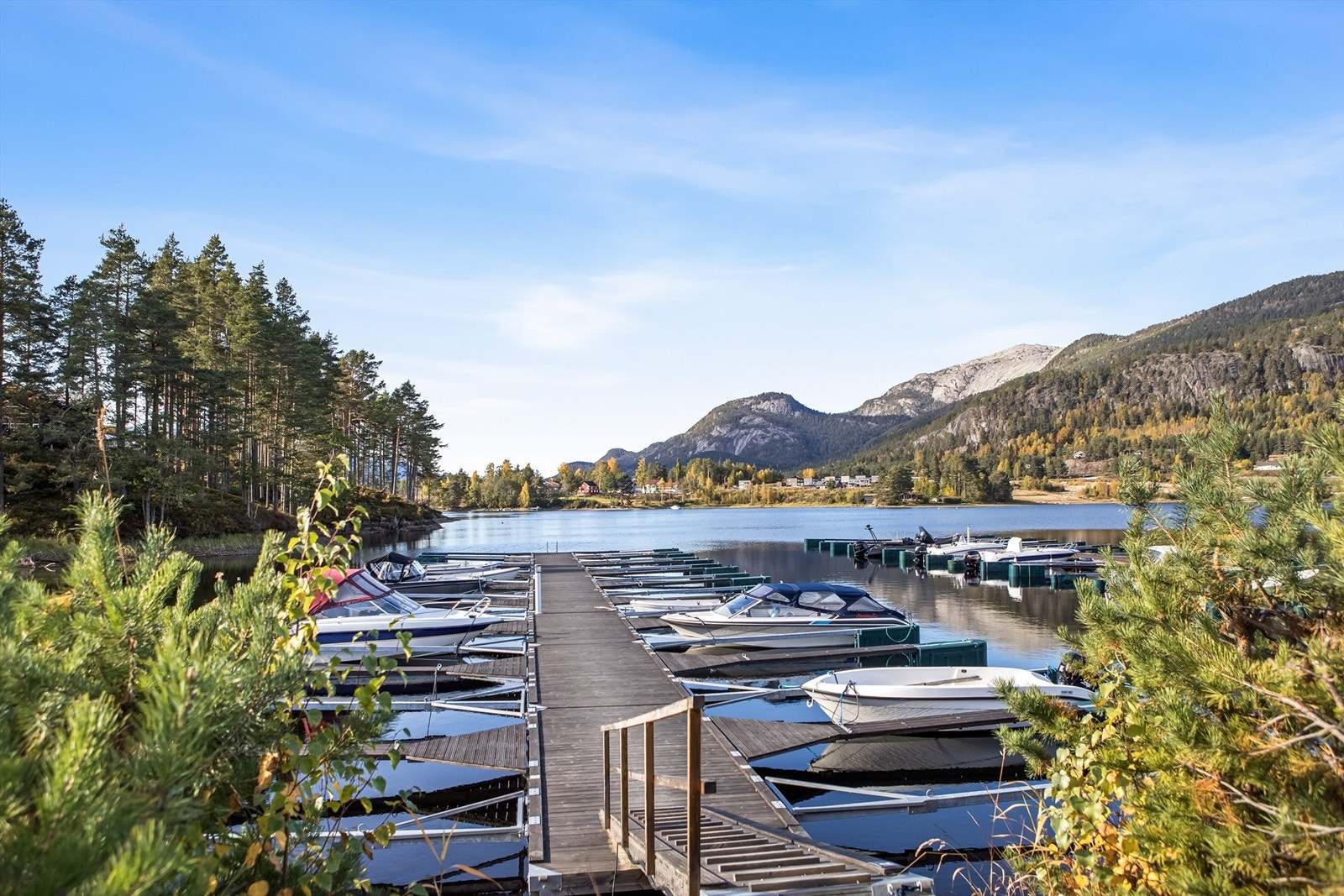 To bryggeplasser medfølger eiendommen Galleribilde