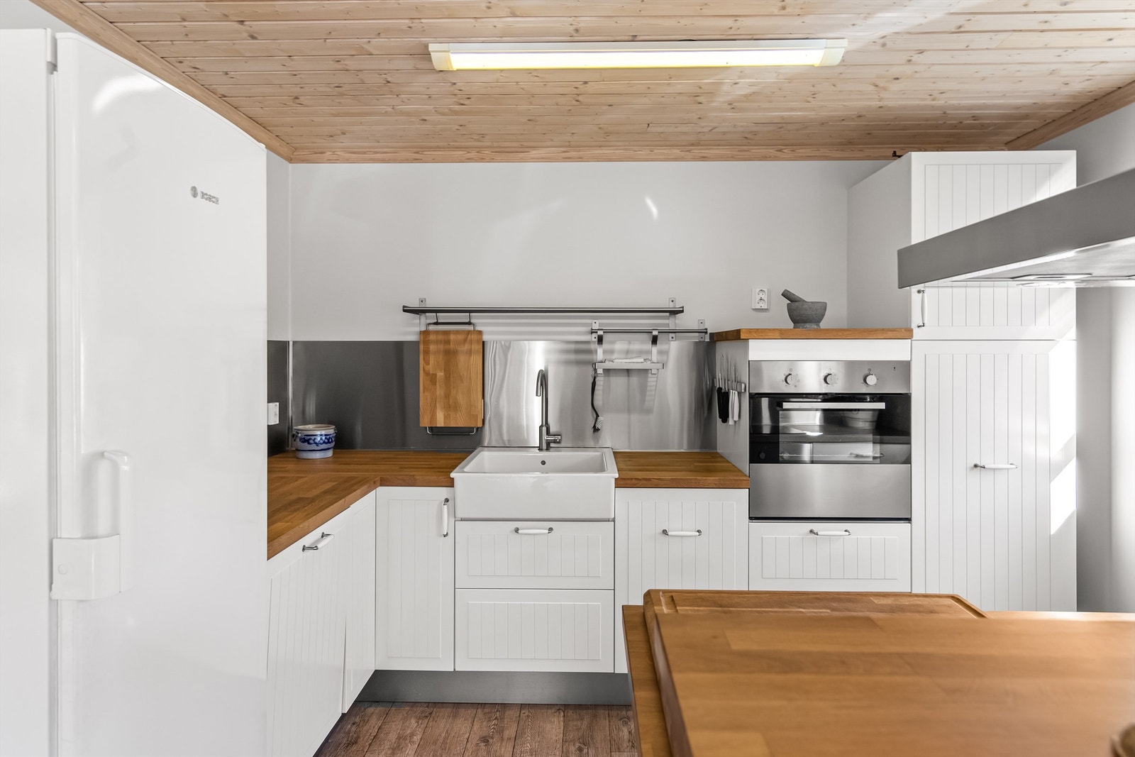 Heltre benkeplate og god arbeidsplass Galleribilde