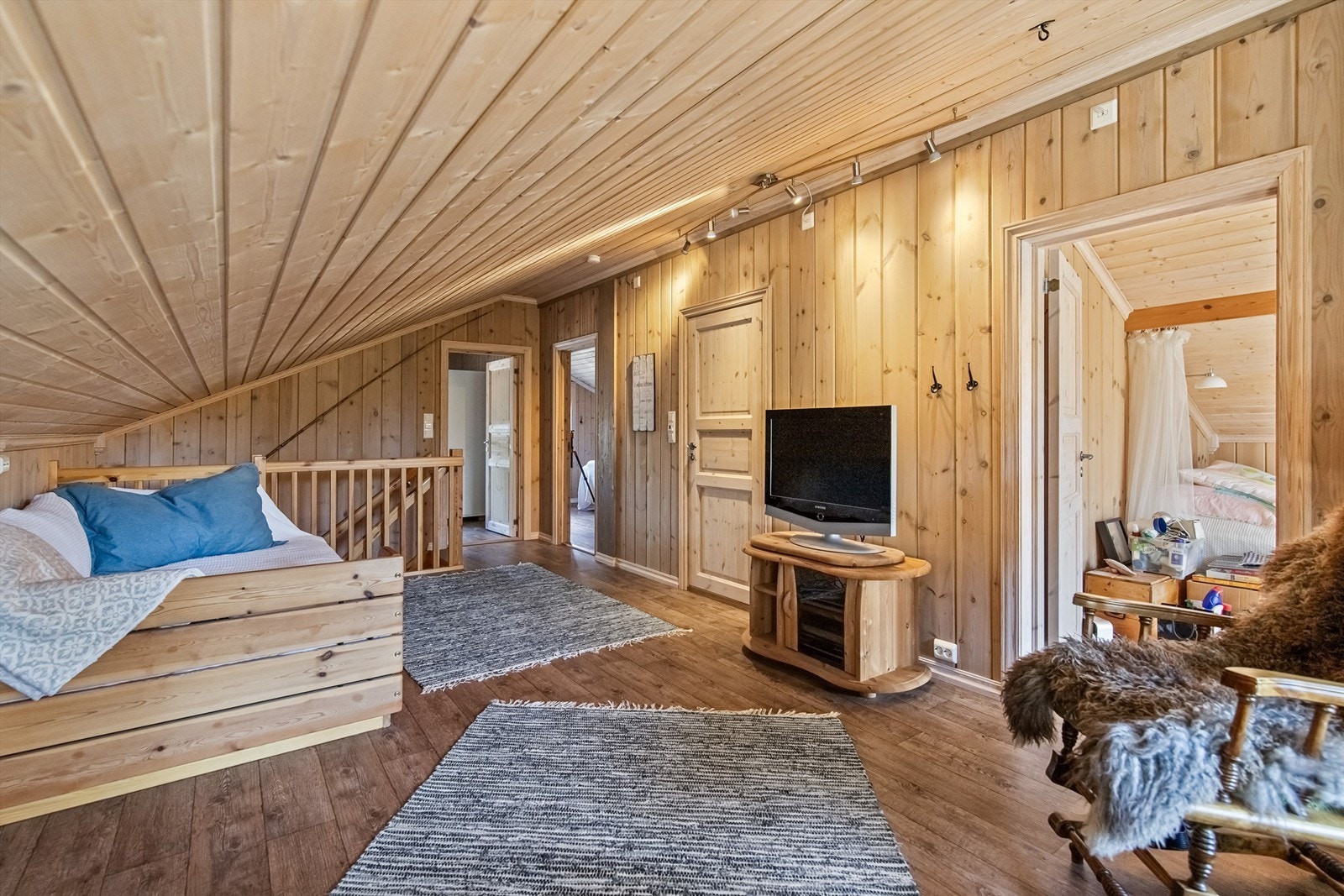 Loftsstue med god plass og gode lysforhold Galleribilde