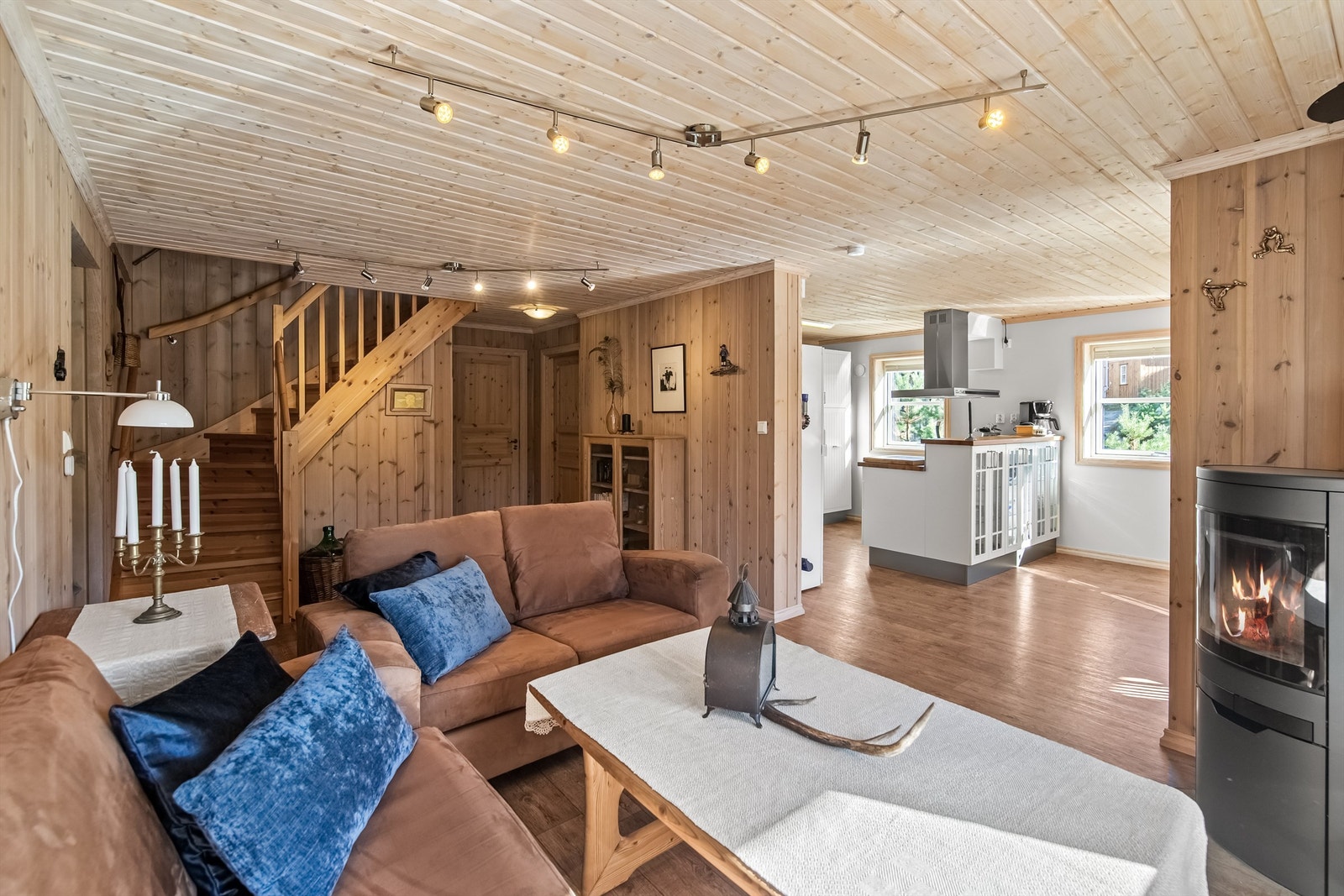 Stuen ligger i tilknytning til kjøkkenet Galleribilde