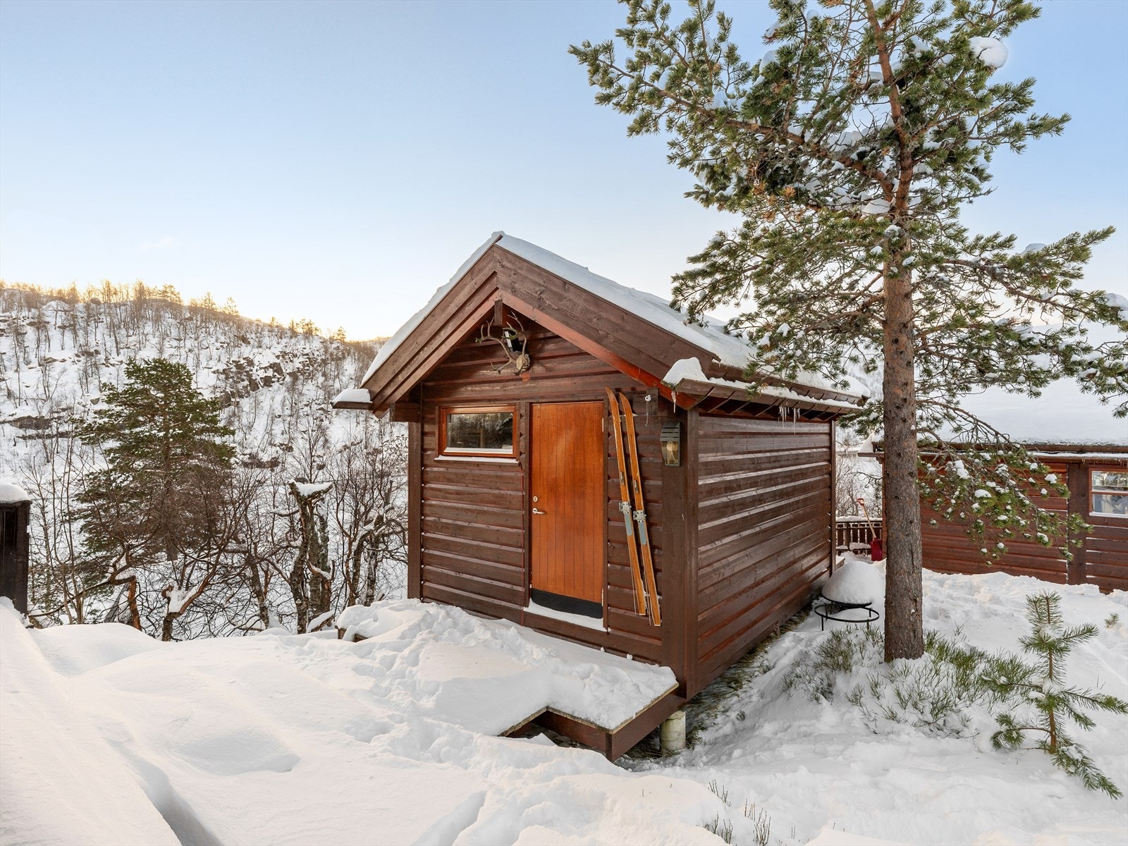 Praktisk bod med god lagringsplass Galleribilde