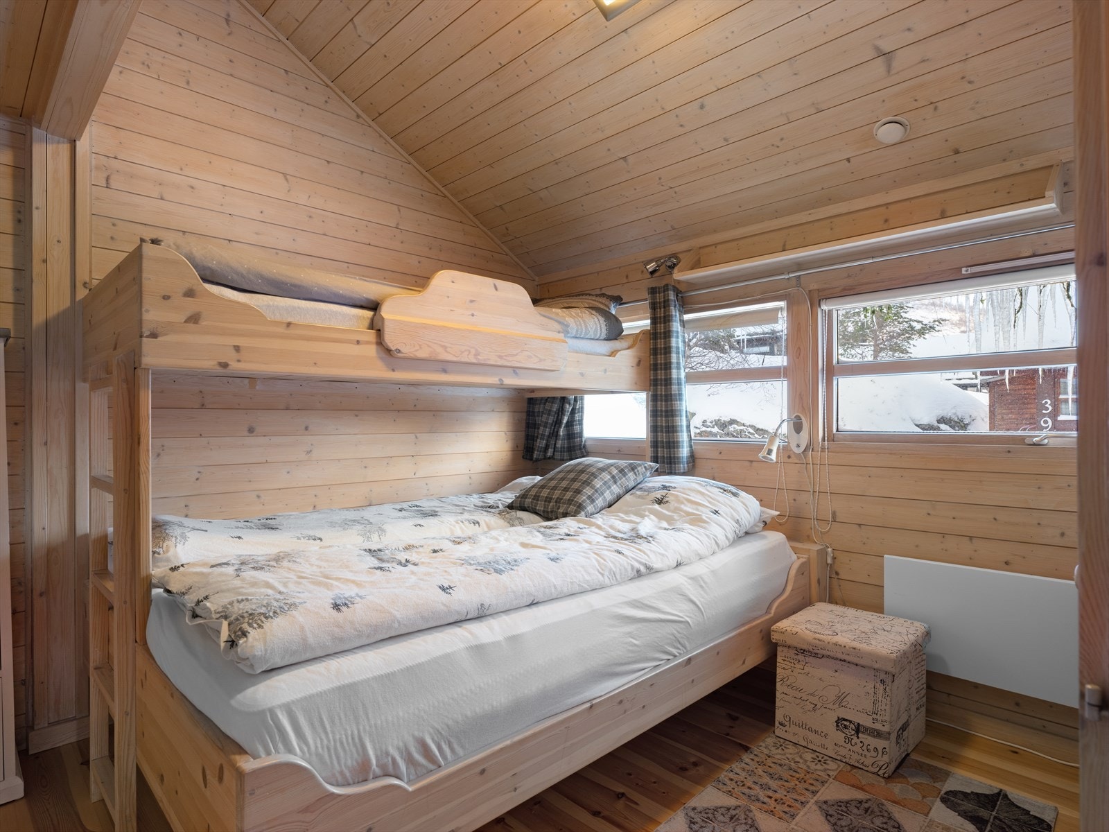 God takhøyde skaper en god romfølelse og rommene er ypperlige som familie og gjesterom. Galleribilde