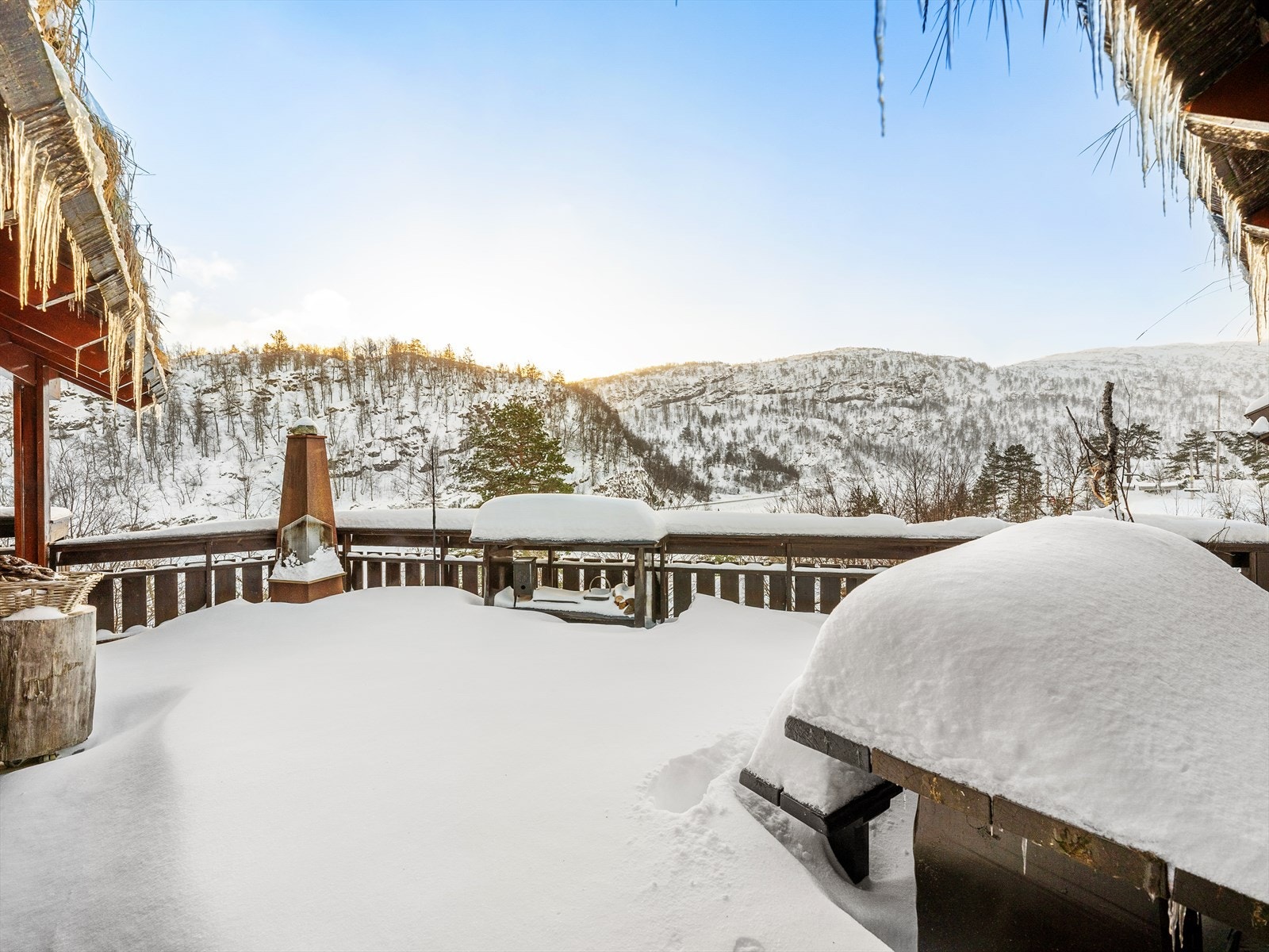 Stor og solrik terrasse med nydelig utsikt! Galleribilde