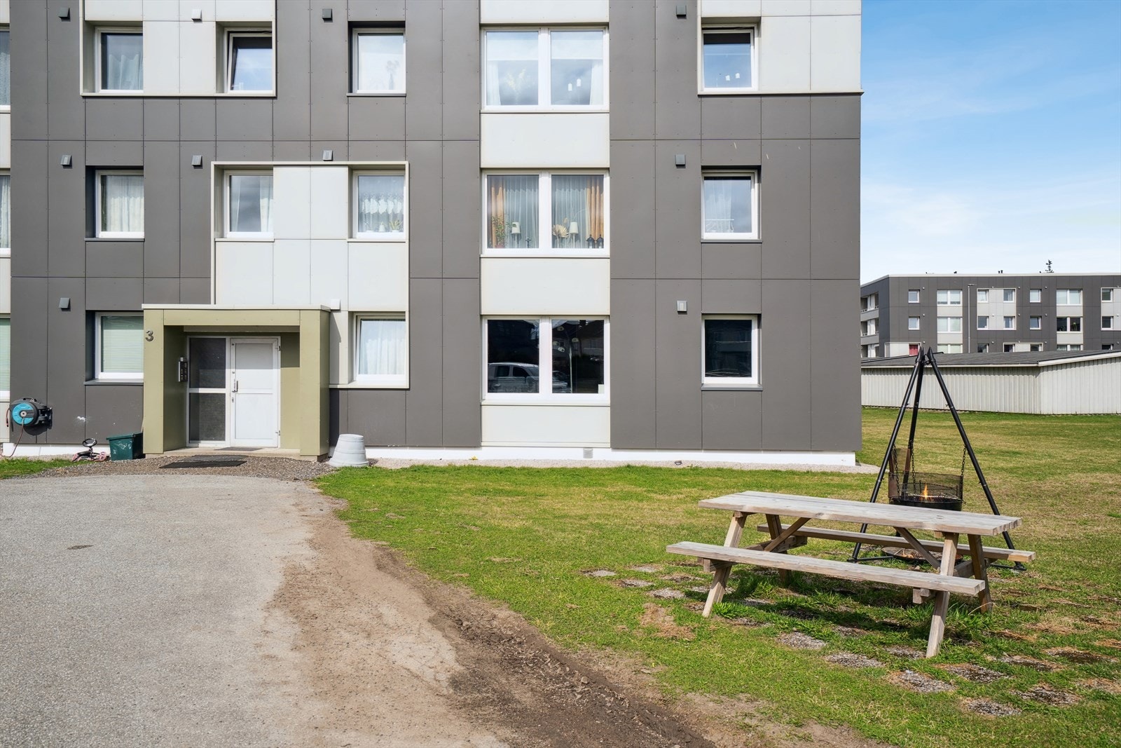 Boligen har en flott intern beliggenhet i blokkens 1. etasje. Galleribilde