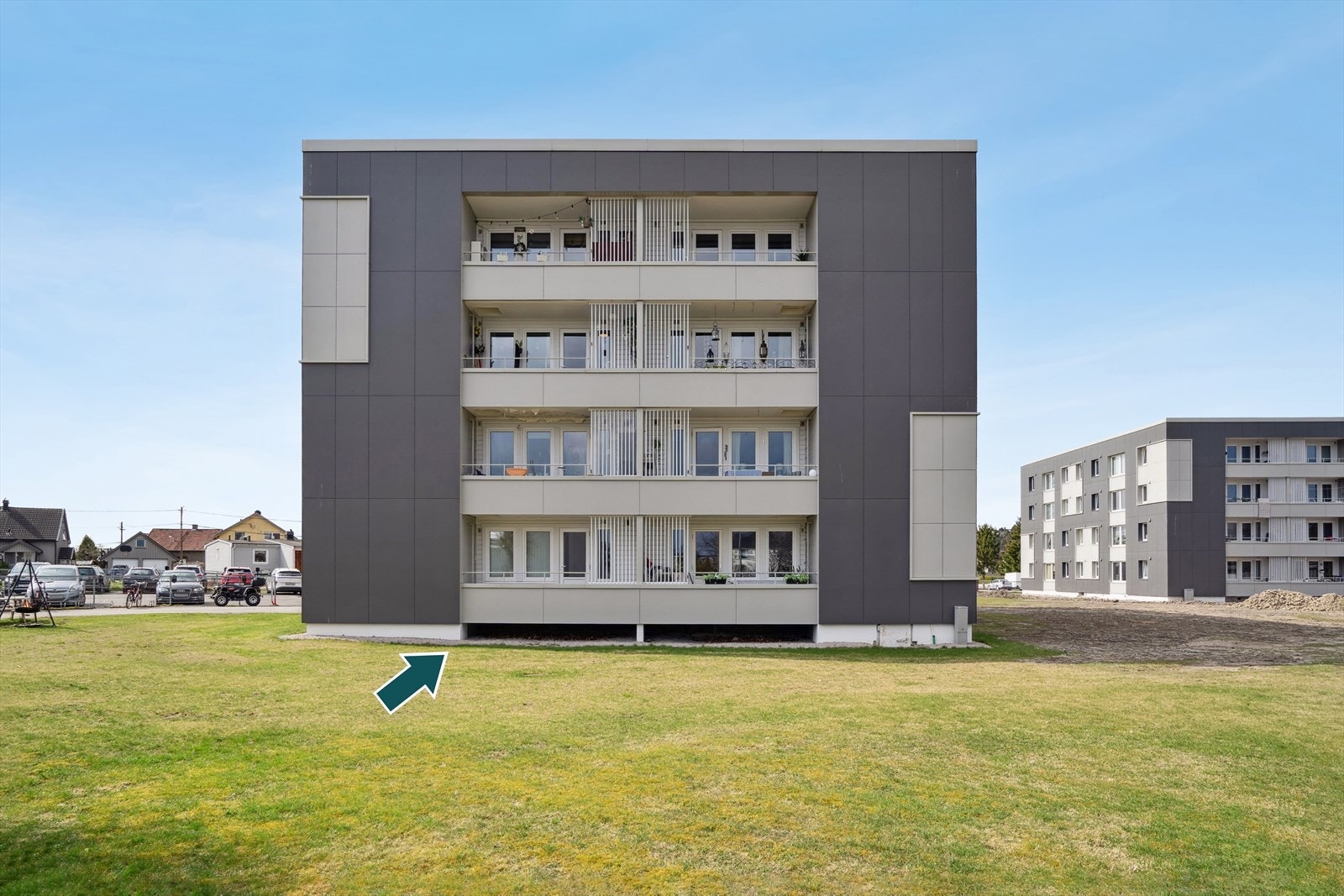 Leiligheten har en populær og rolig beliggenhet på Brevik, med kort vei til blant annet Tunejordet og kjøpesenter. Galleribilde