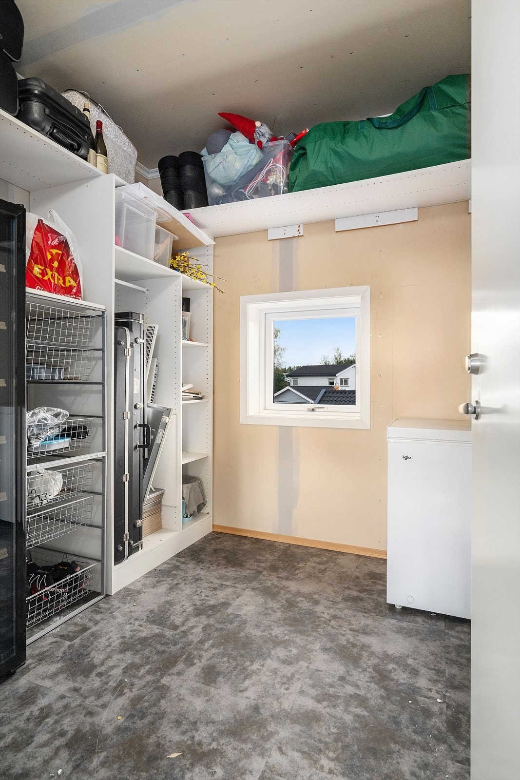 Leiligheten råder over en innvendig sportsbod Galleribilde