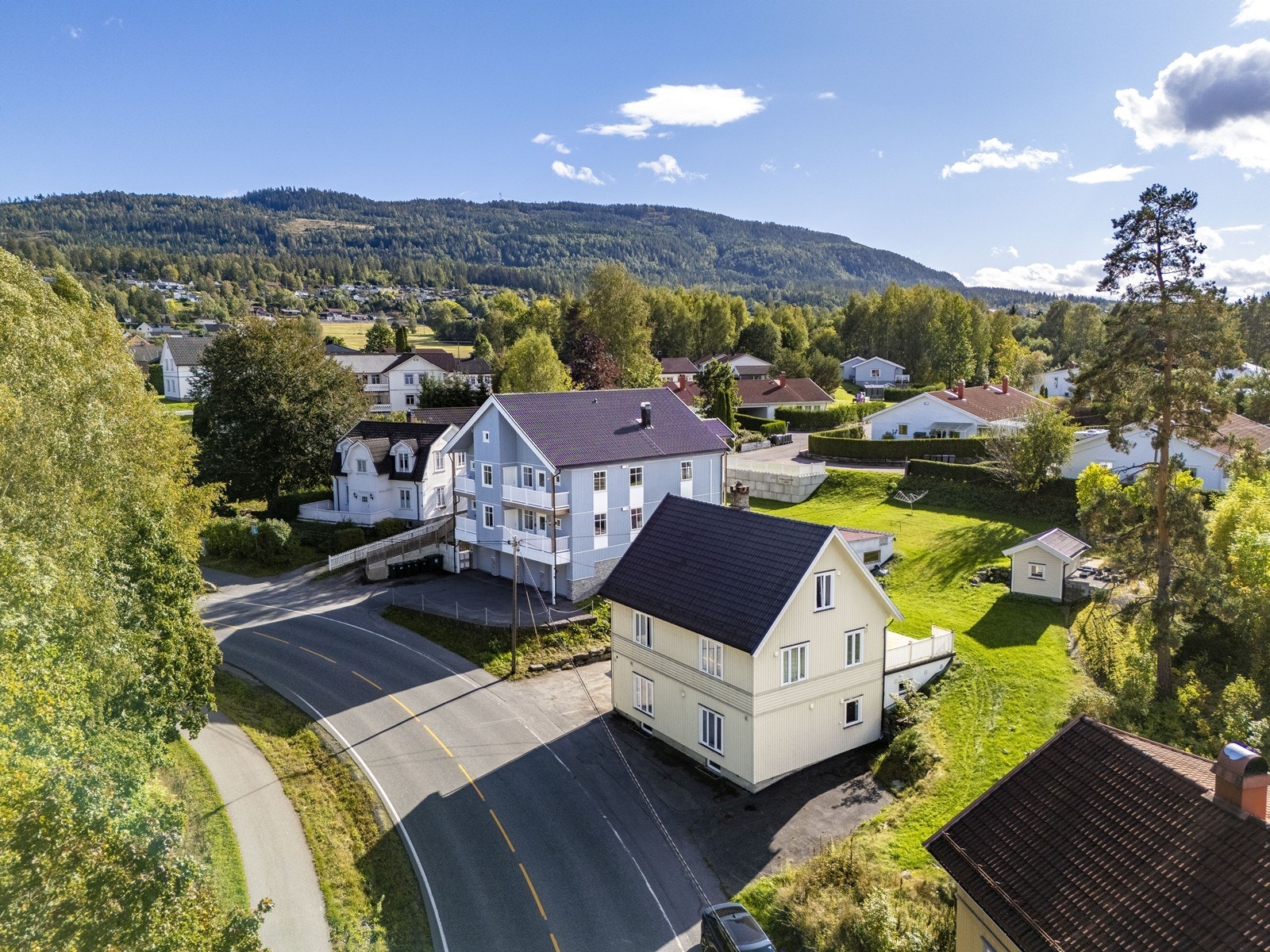 Boligen er seksjonert og denne seksjonen ligger i 1.etasje. Galleribilde