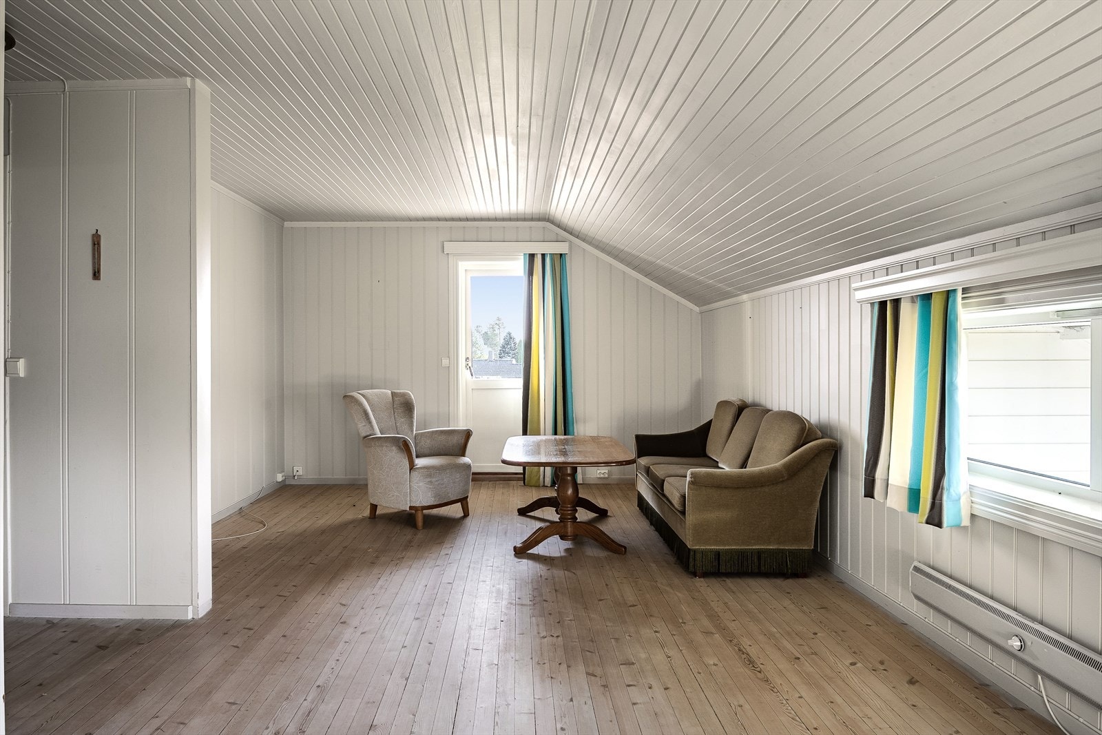 Fra stuen i 2. etasje er det utgang til en balkong som ble bygget i ca. 2005. Galleribilde