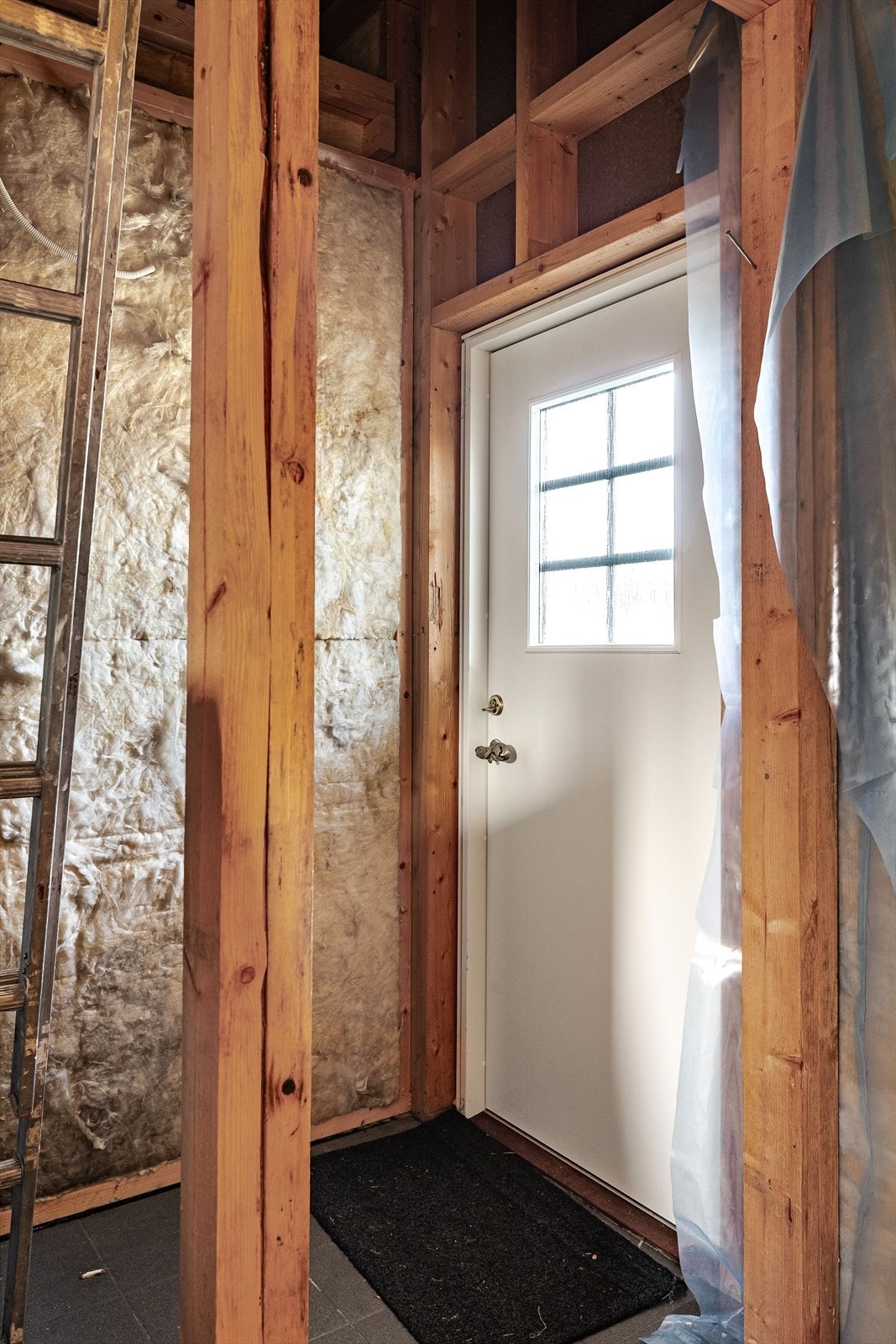 Uinnredet loft over lagerrom med gulvareal på ca. 9m². Galleribilde