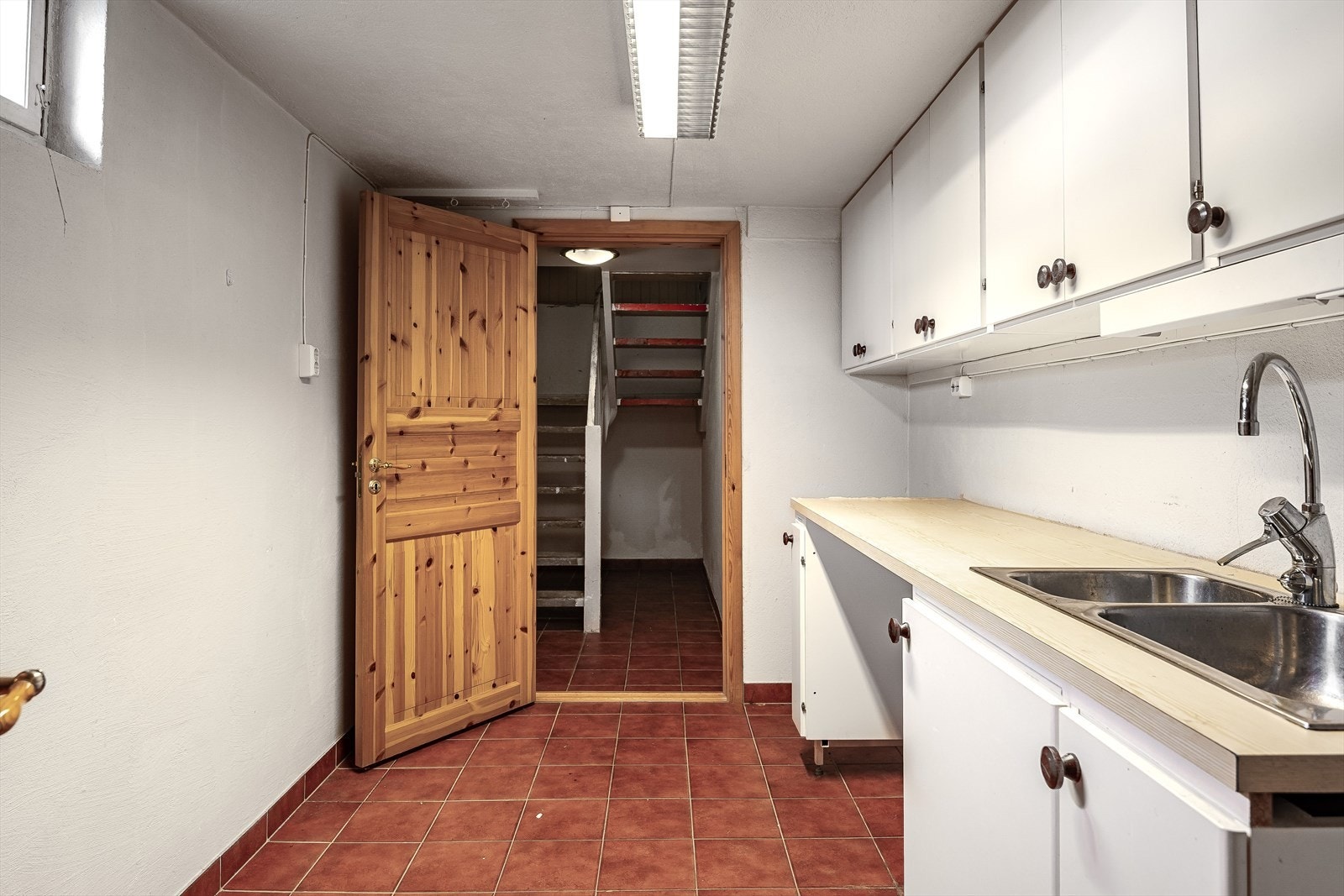 Det er varmekabler i de fleste gulvene i kjelleren. Galleribilde