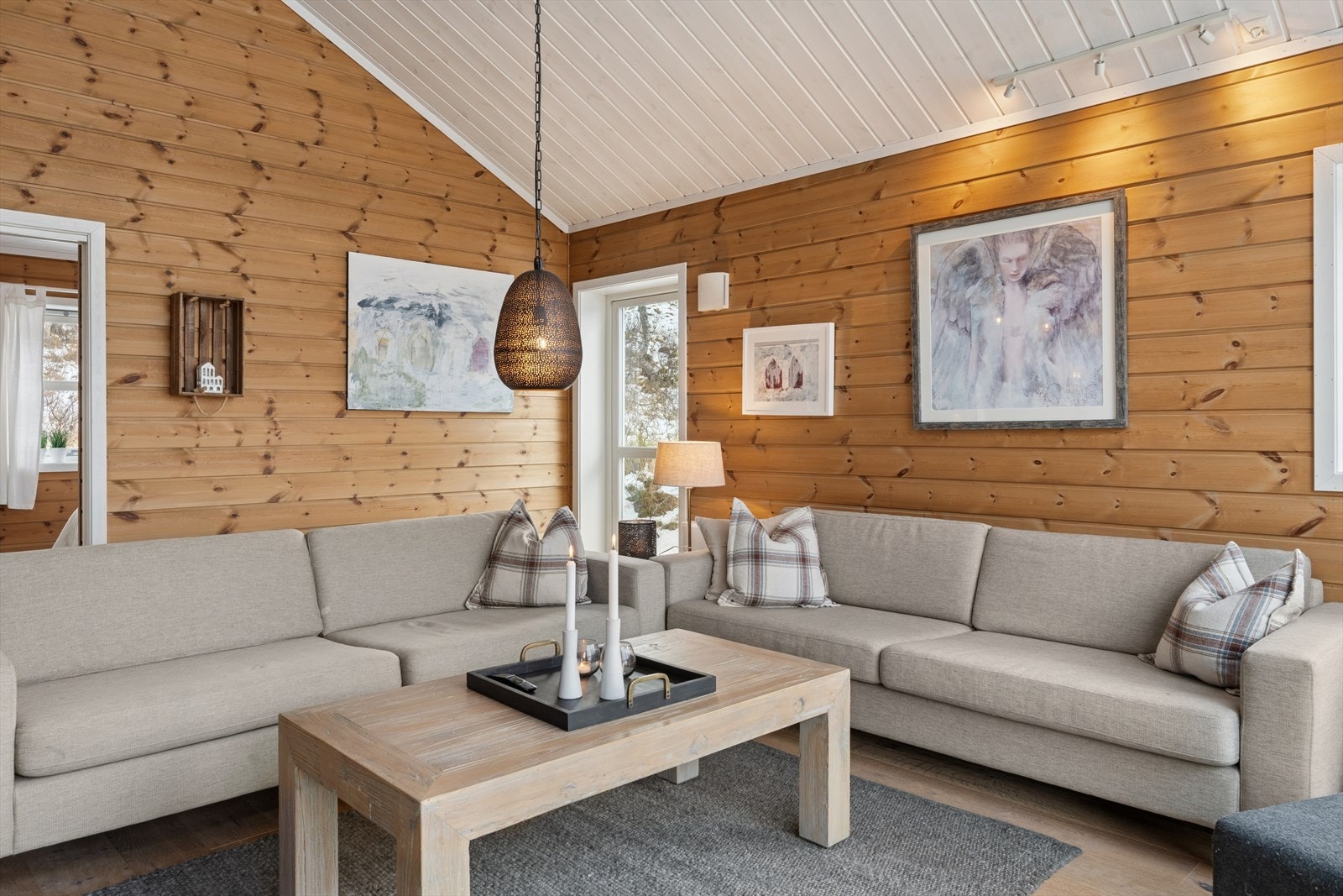 God plass til en romslig sofagruppe. Galleribilde