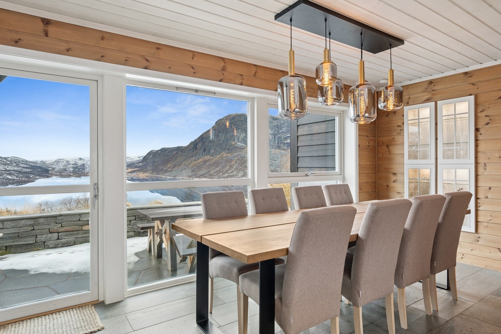 Herlig spiseplass med nydelig utsikt. Galleribilde